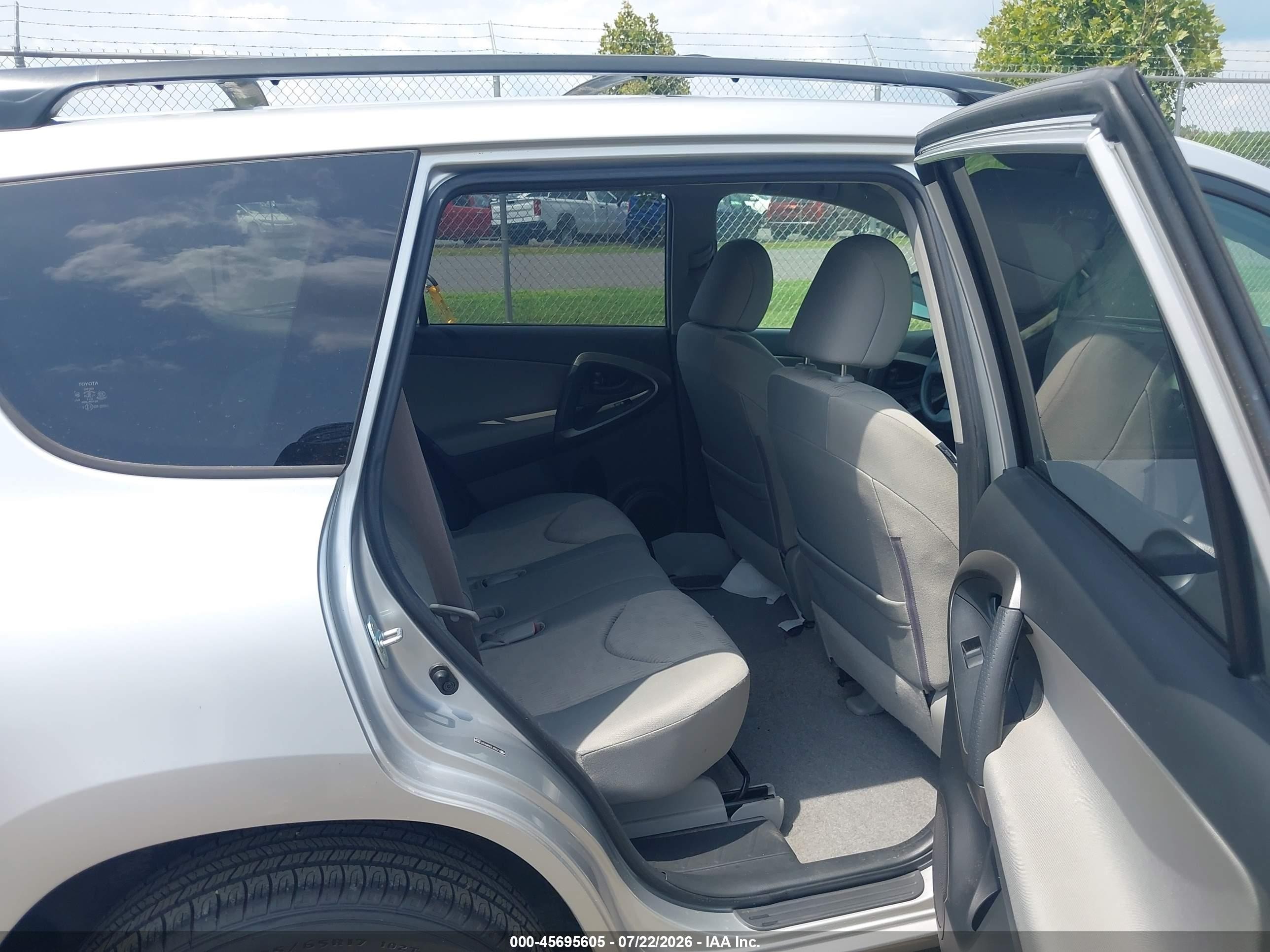 2009 Toyota Rav4 Серебряный vin: JTMZF33V89D013826
