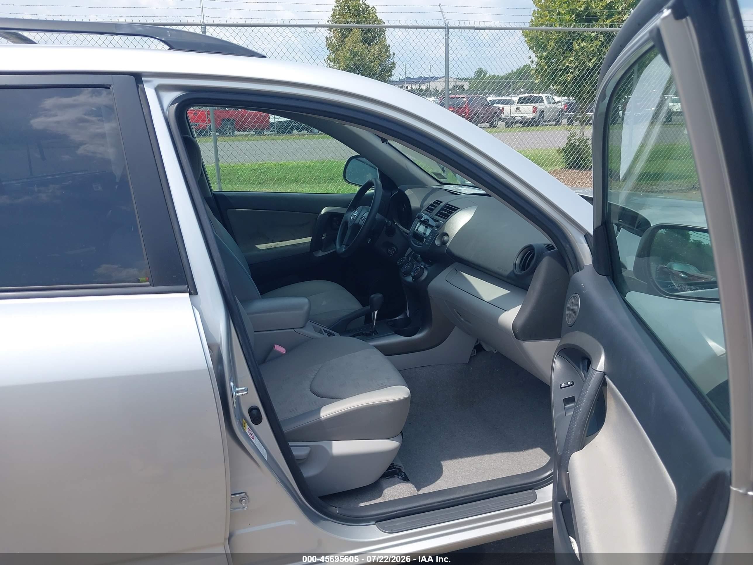 2009 Toyota Rav4 Серебряный vin: JTMZF33V89D013826