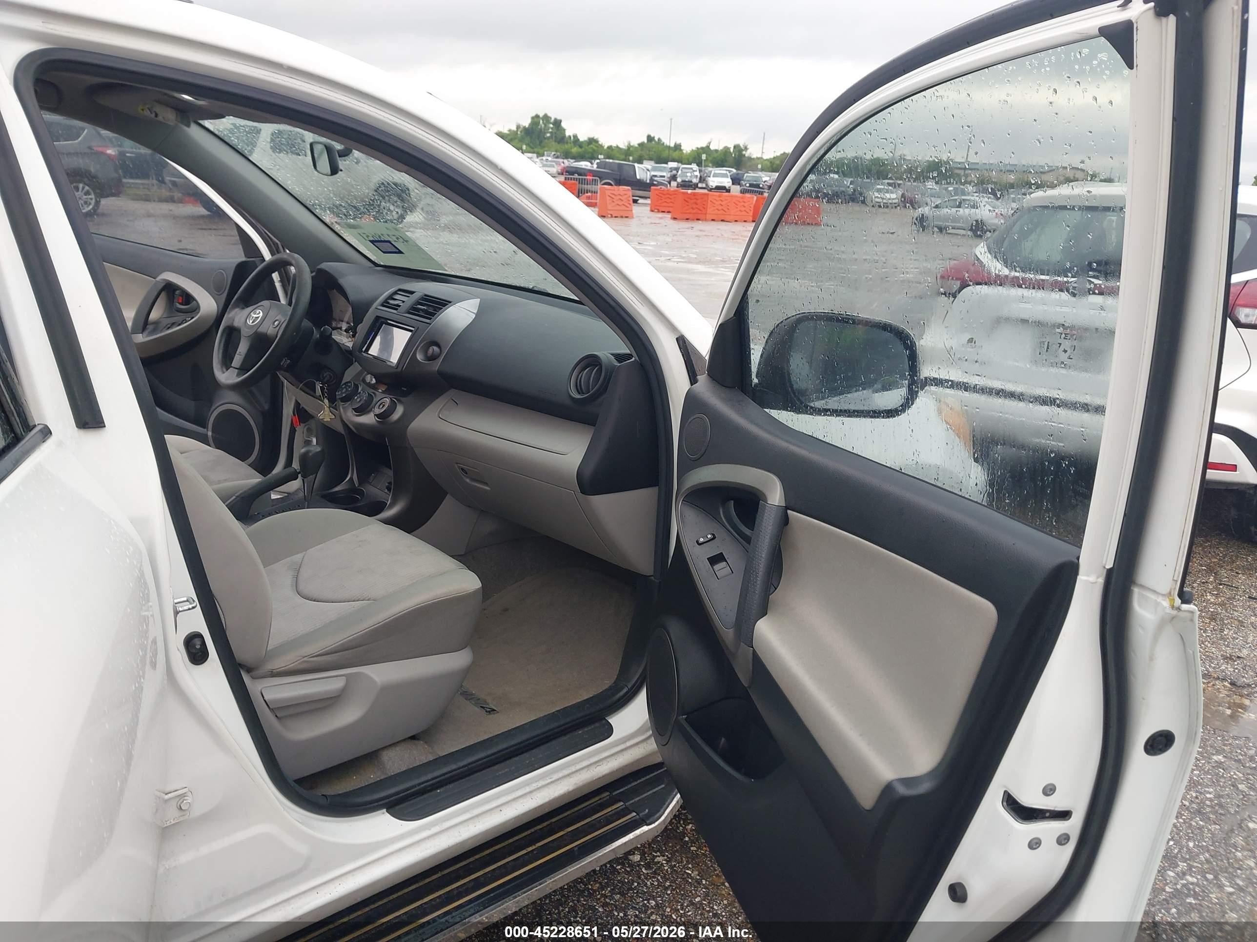 2009 Toyota Rav4   White vin: JTMZF33V99D004455