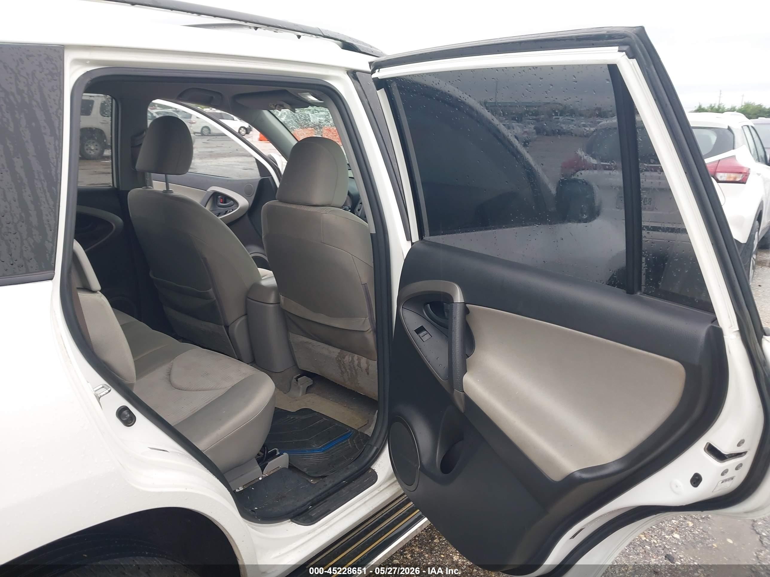 2009 Toyota Rav4   White vin: JTMZF33V99D004455