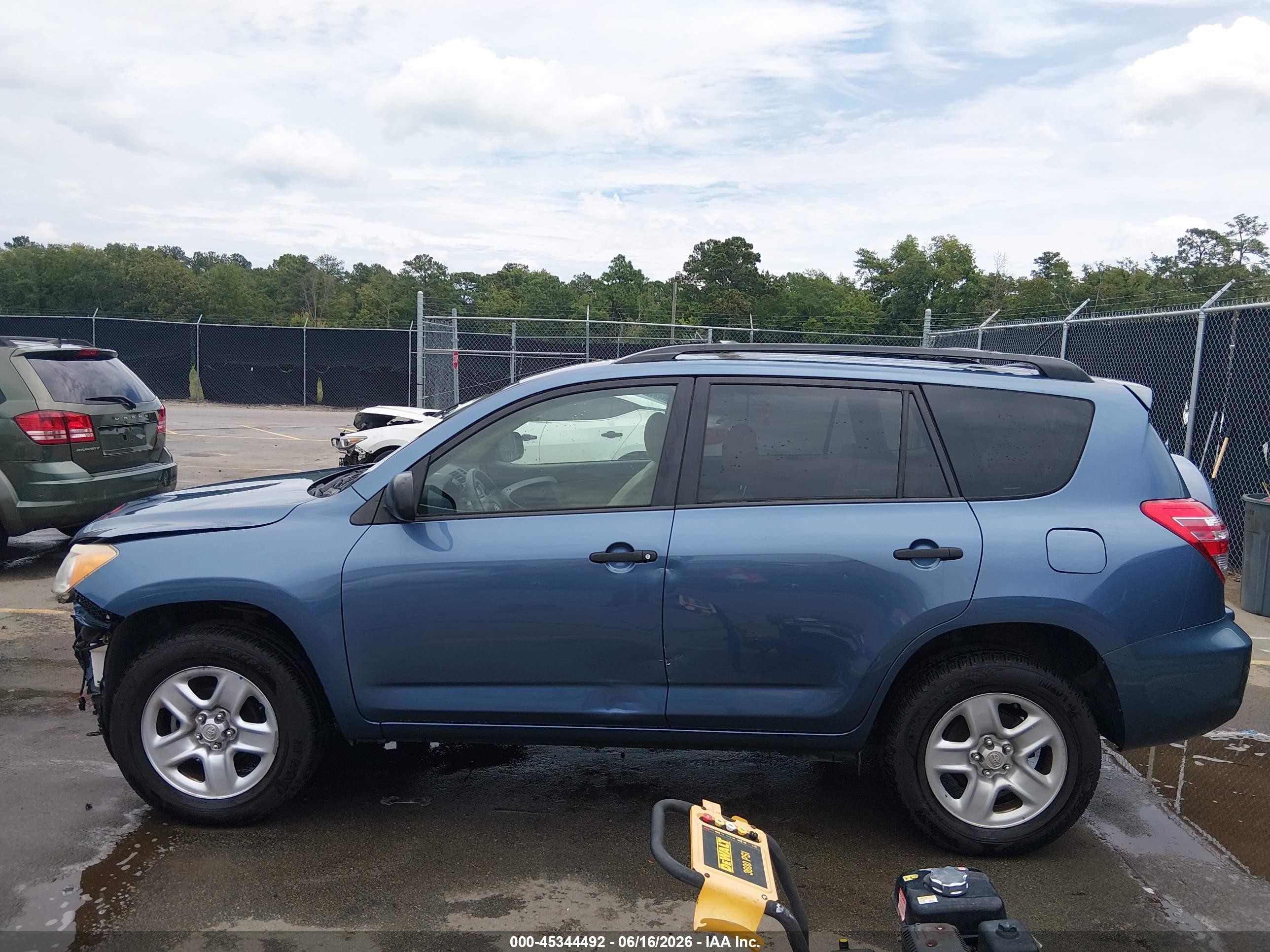 2009 Toyota Rav4   Blue vin: JTMZF33VX95008900