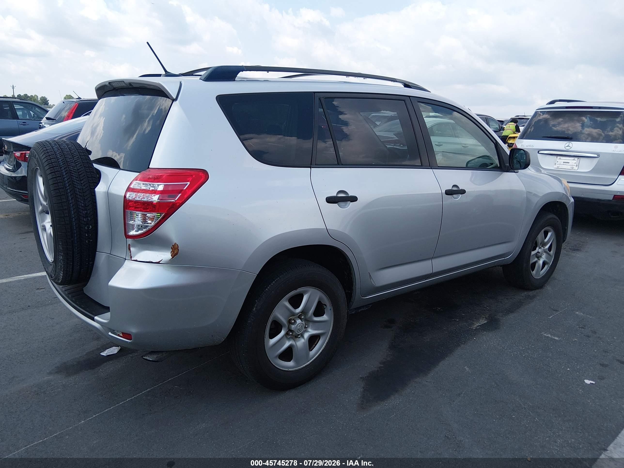 2009 Toyota Rav4   Silver vin: JTMZF33VX95009111