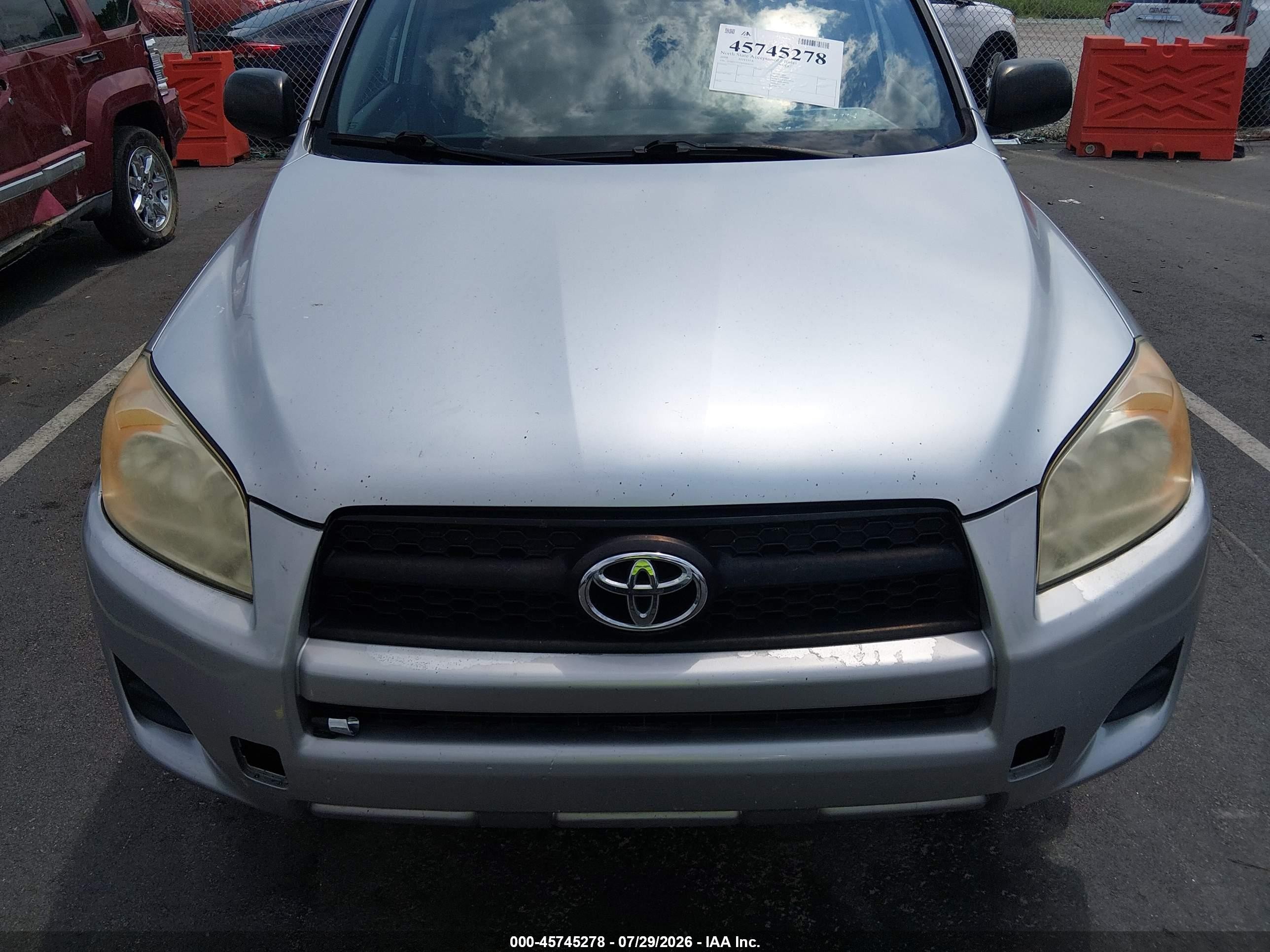 2009 Toyota Rav4   Silver vin: JTMZF33VX95009111