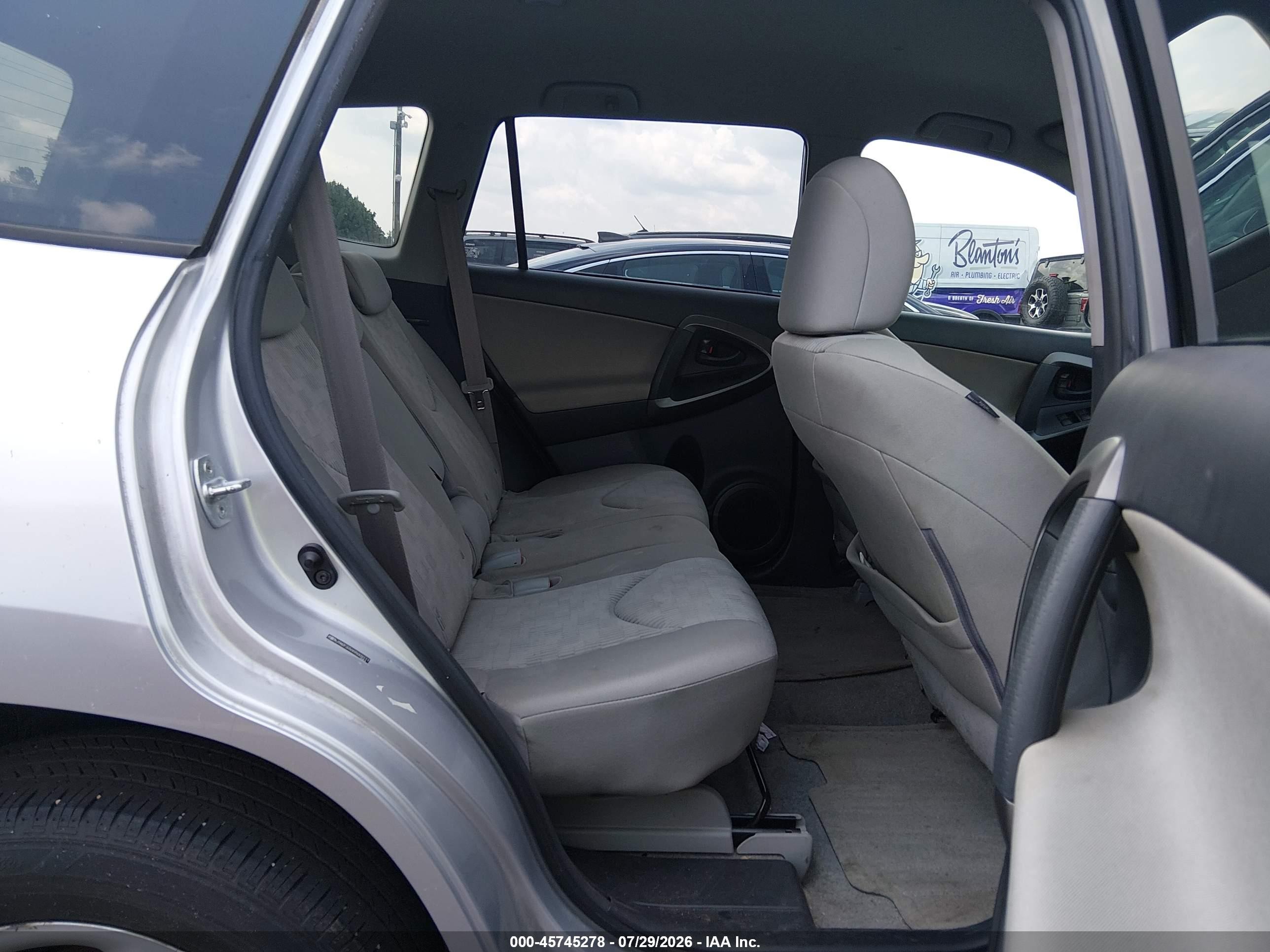 2009 Toyota Rav4   Silver vin: JTMZF33VX95009111