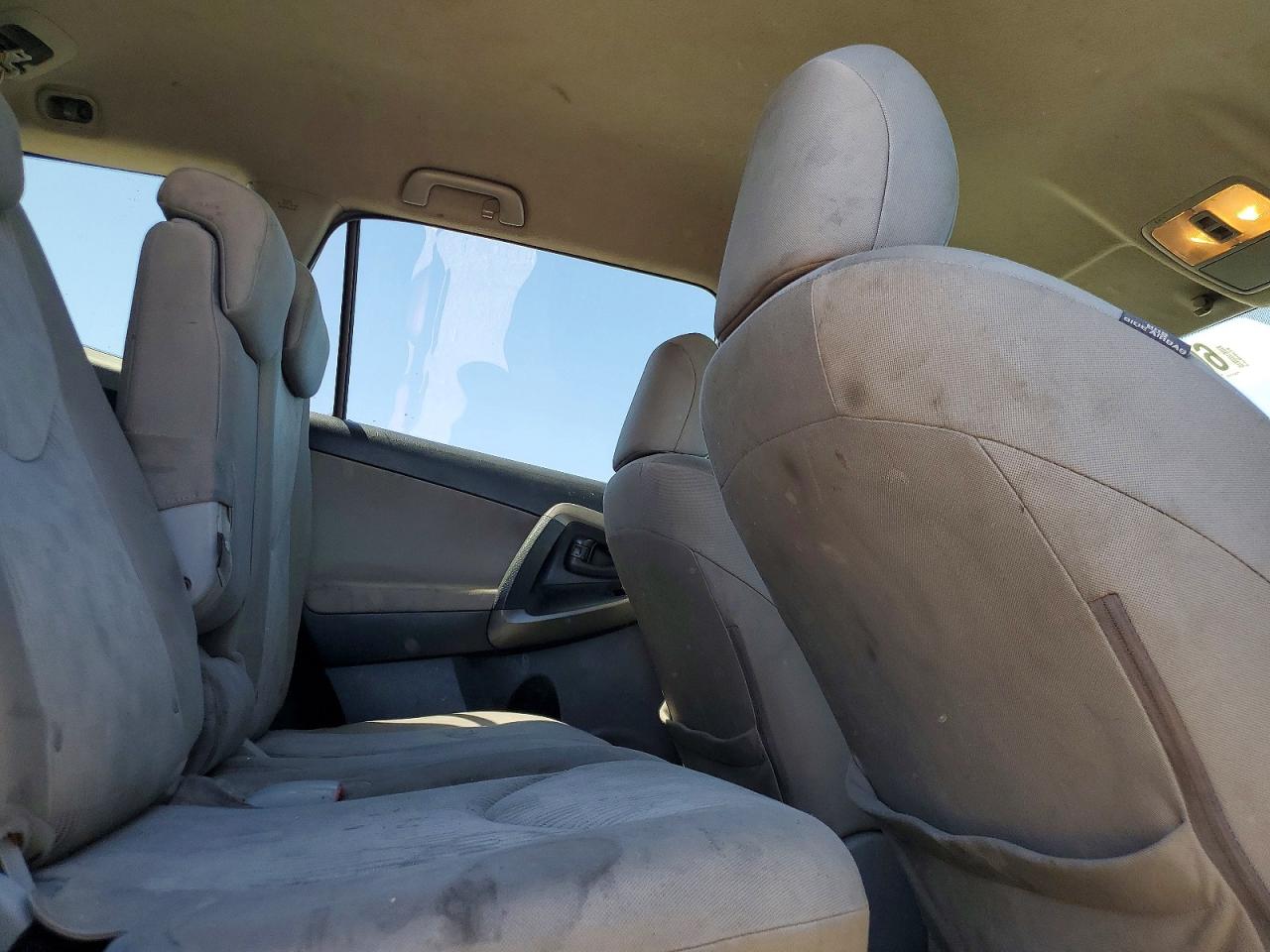 2009 Toyota Rav4 Base Silver vin: JTMZF35V995009825