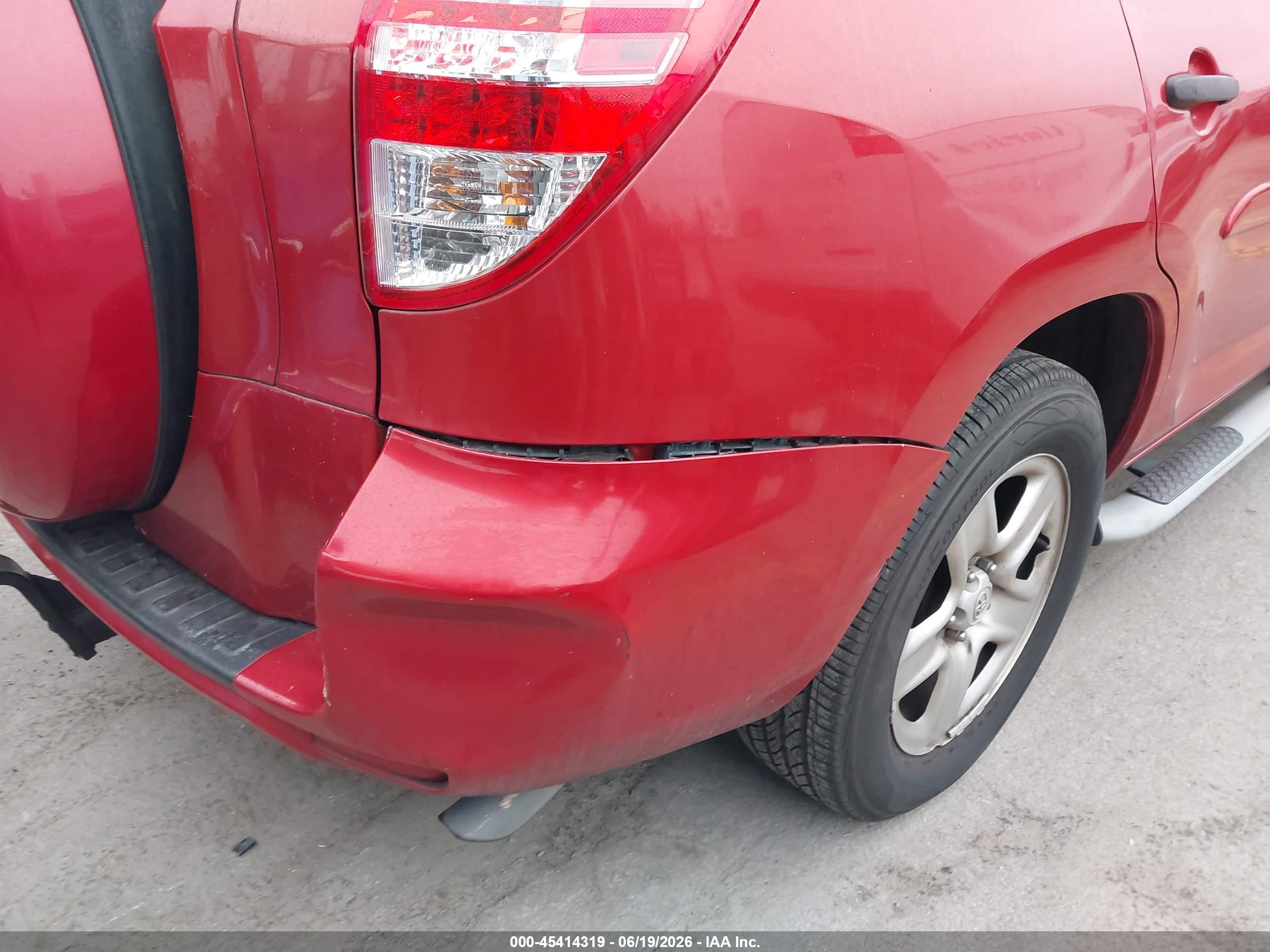 2010 Toyota Rav4   Red vin: JTMZF4DV0A5022538
