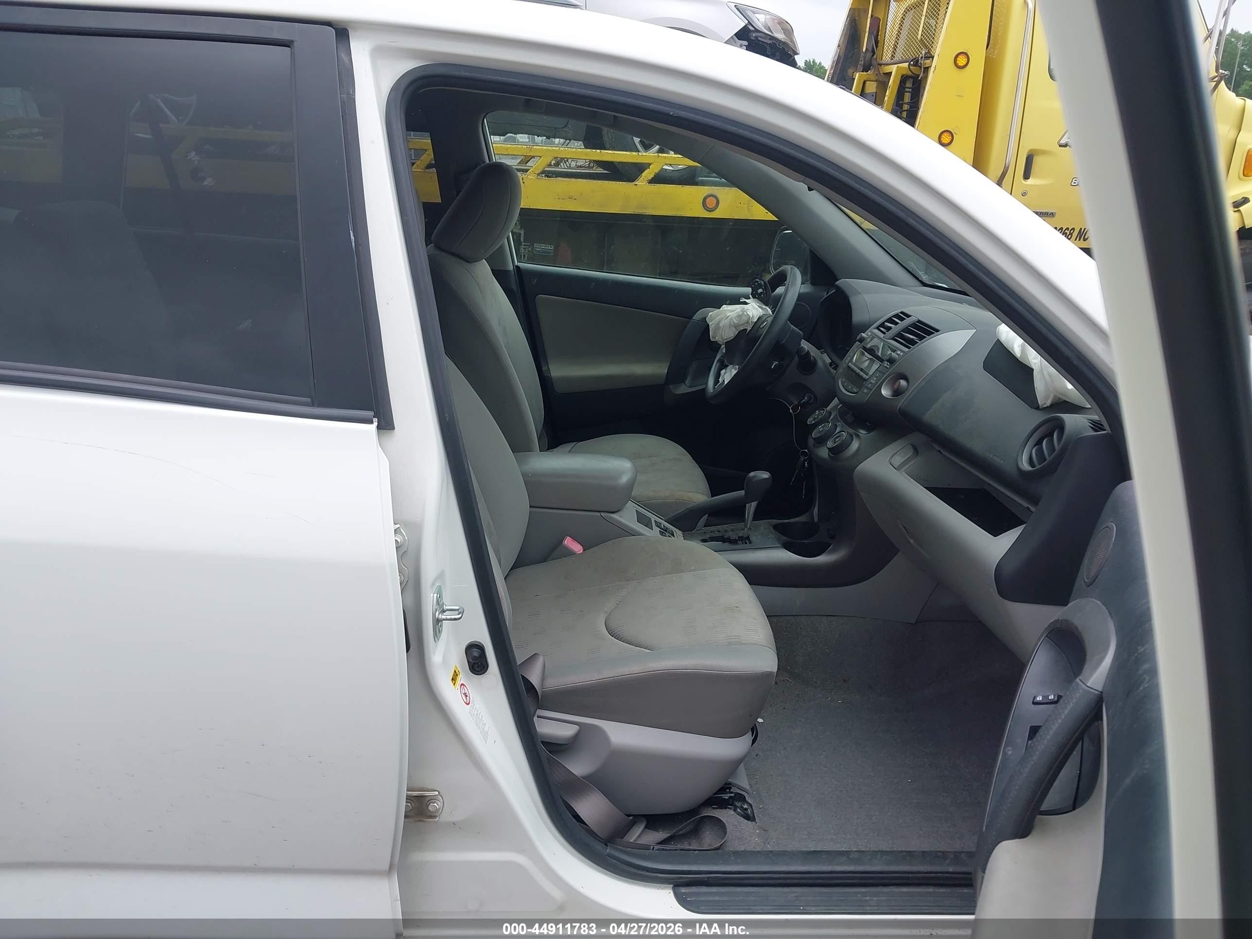 2010 Toyota Rav4   White vin: JTMZF4DV0AD017538