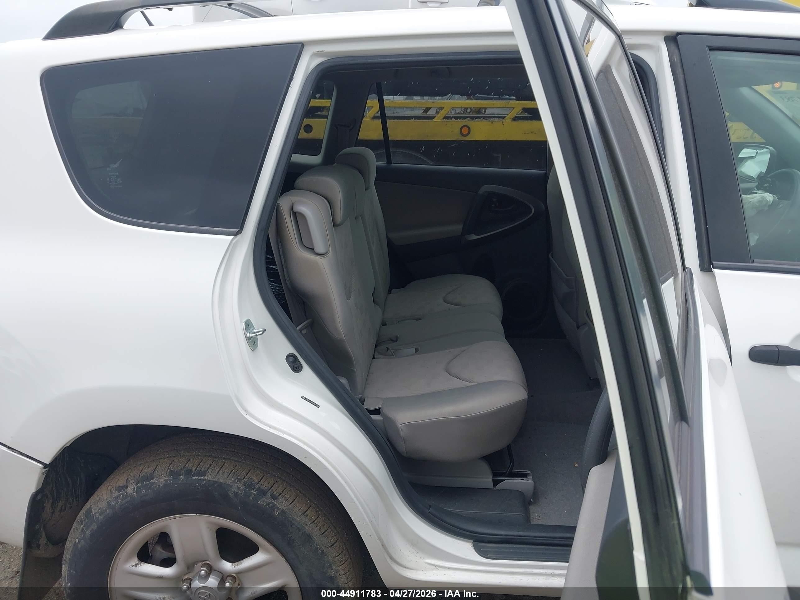 2010 Toyota Rav4   White vin: JTMZF4DV0AD017538
