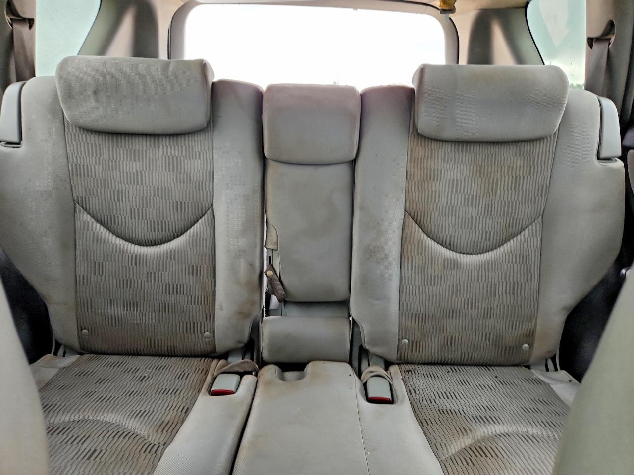 2011 Toyota Rav4 Base Silver vin: JTMZF4DV0B5032844