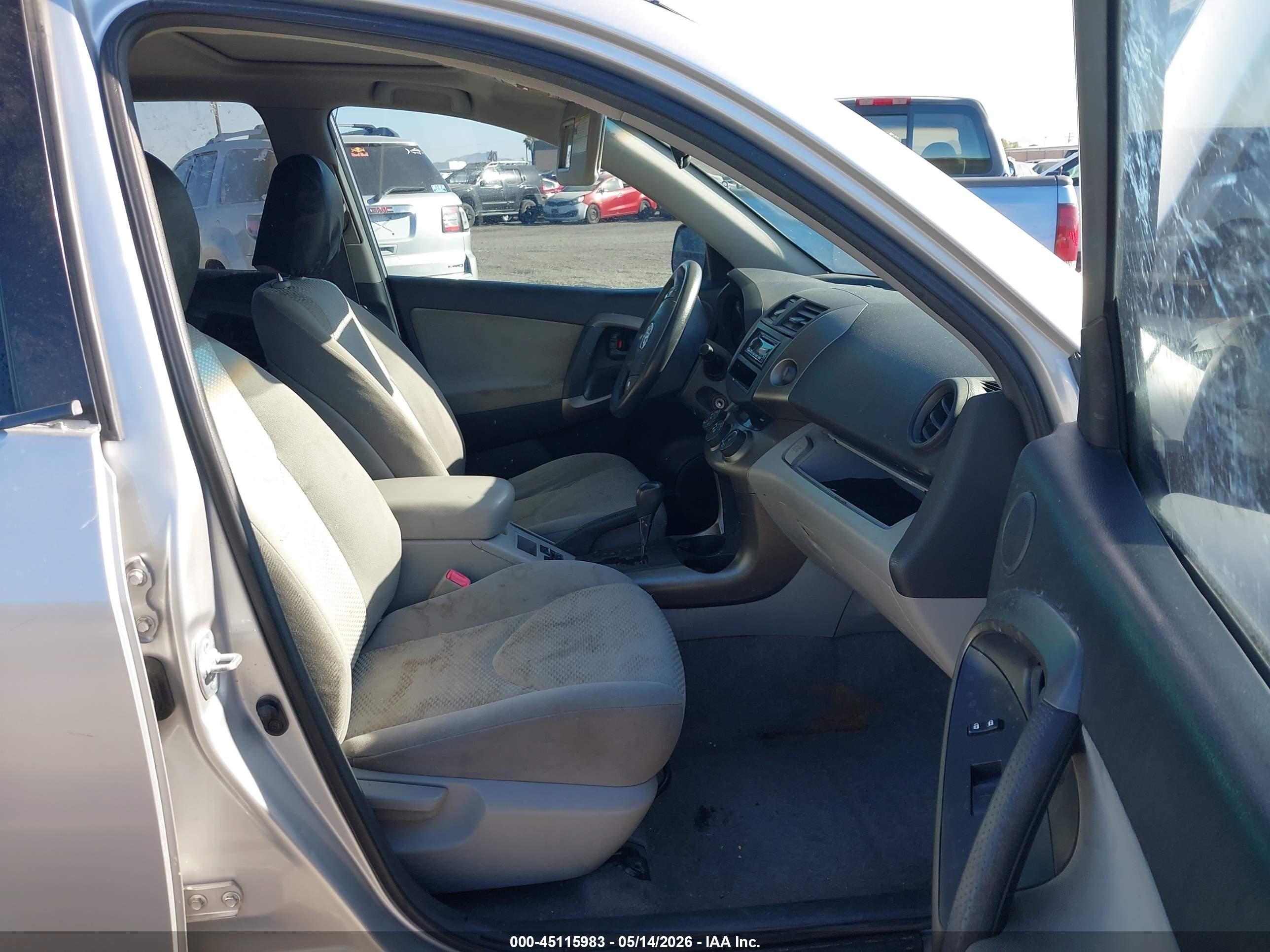 2011 Toyota Rav4   Silver vin: JTMZF4DV0B5034724