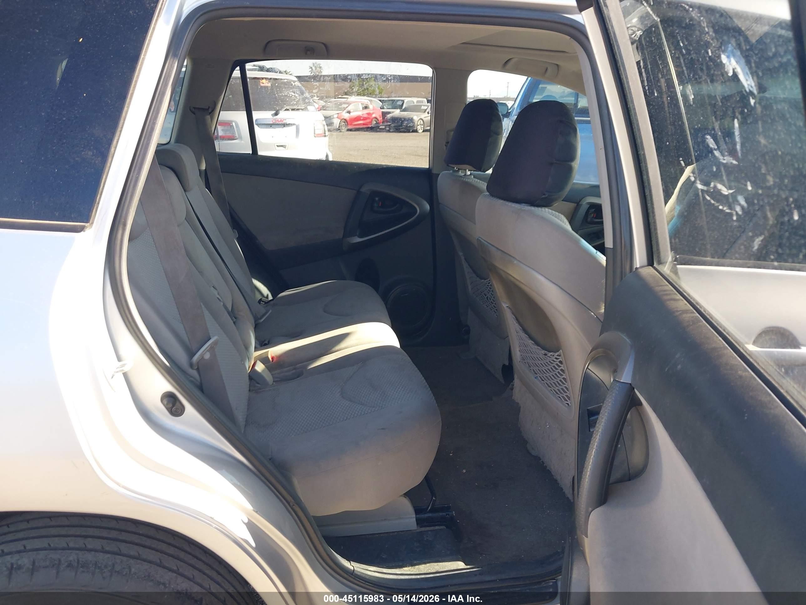 2011 Toyota Rav4   Silver vin: JTMZF4DV0B5034724