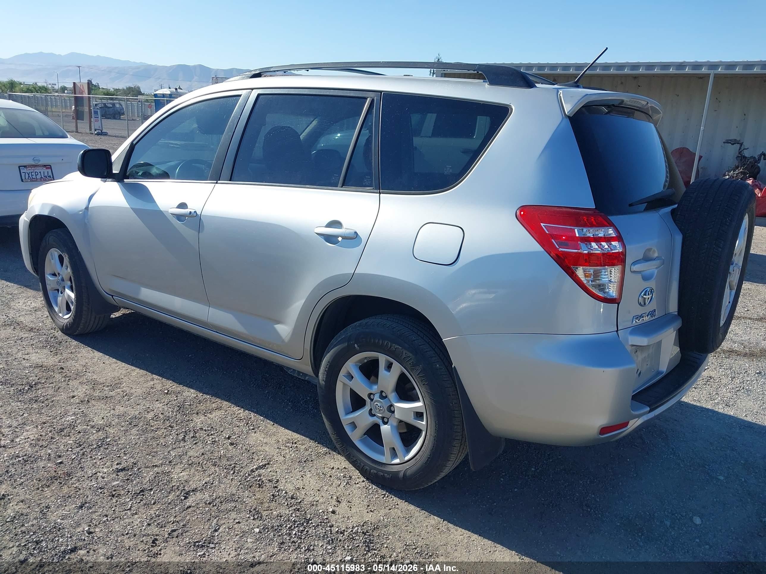 2011 Toyota Rav4   Silver vin: JTMZF4DV0B5034724