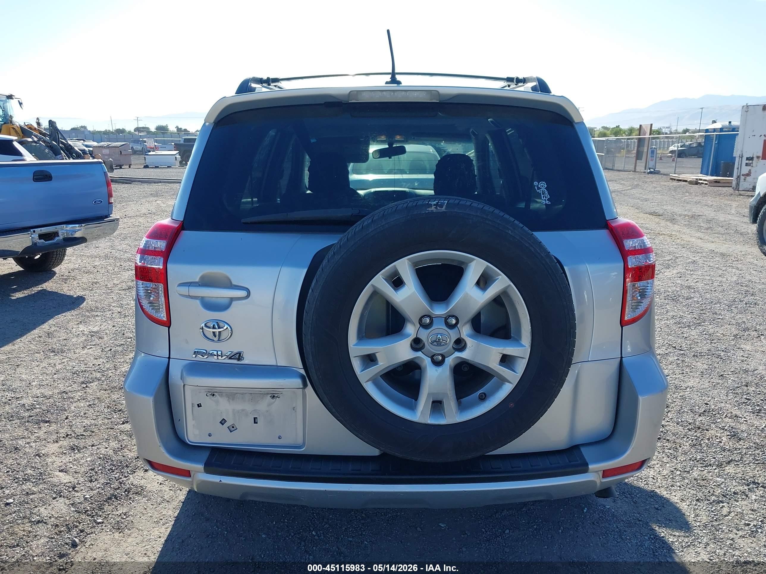 2011 Toyota Rav4   Silver vin: JTMZF4DV0B5034724