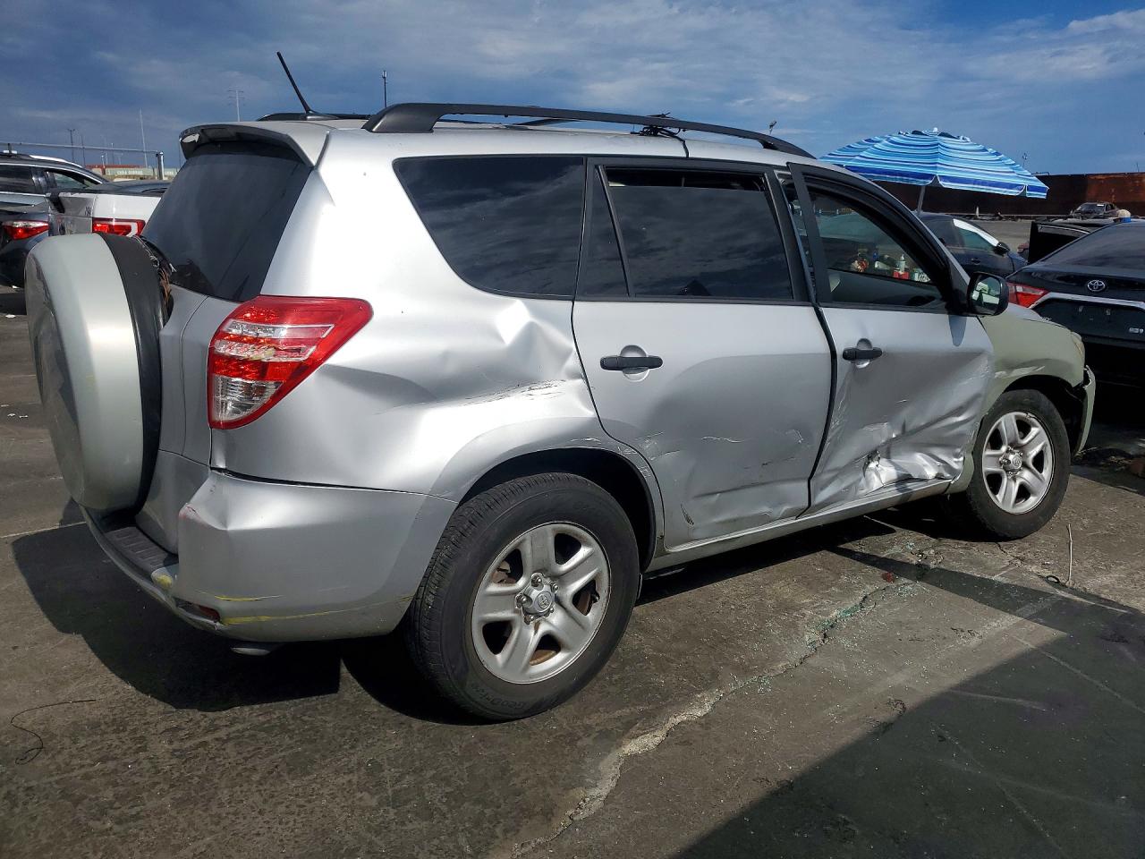 2011 Toyota Rav4 Base Silver vin: JTMZF4DV0BD031506