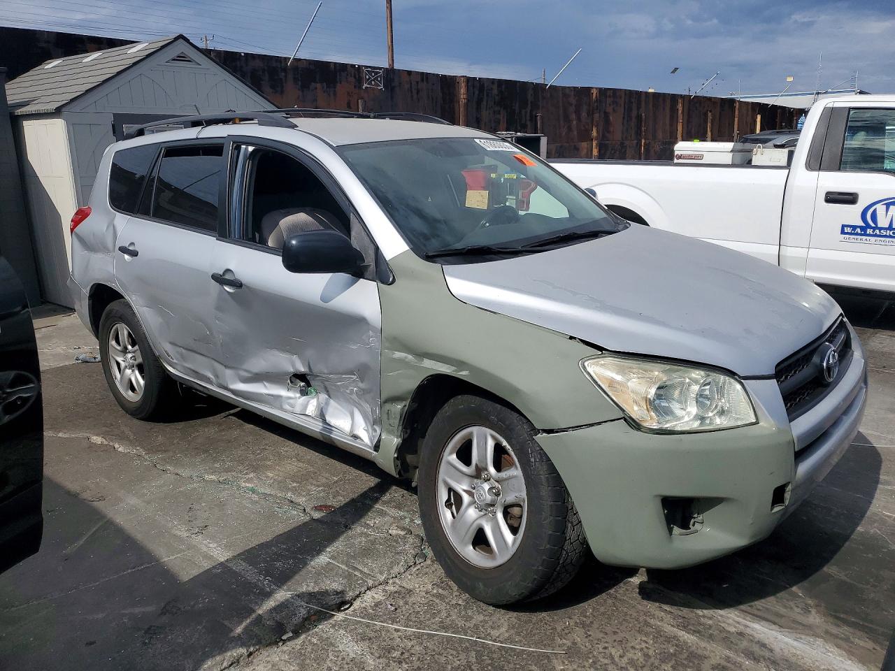 2011 Toyota Rav4 Base Silver vin: JTMZF4DV0BD031506