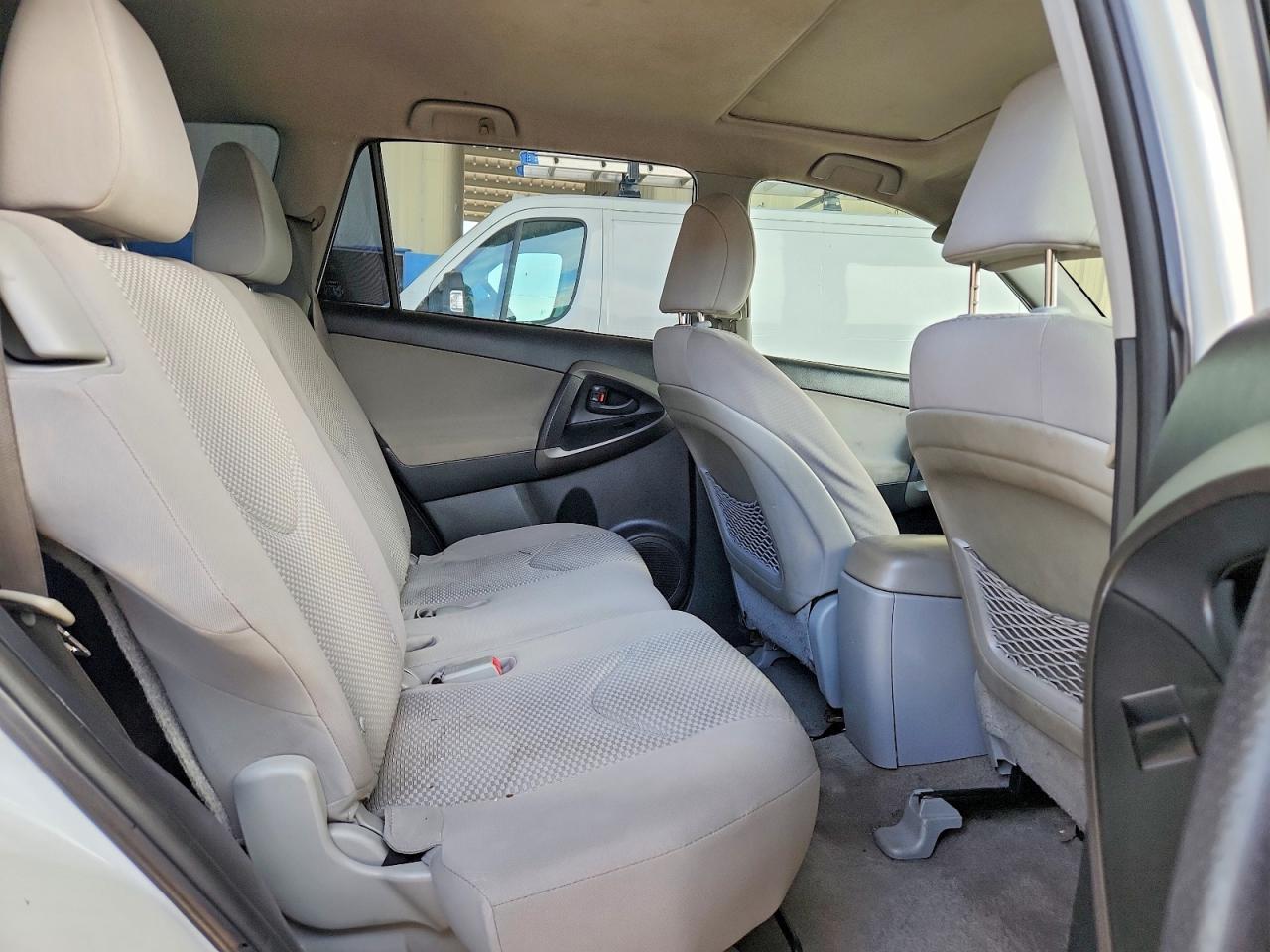 2012 Toyota Rav4 Base White vin: JTMZF4DV0C5043246