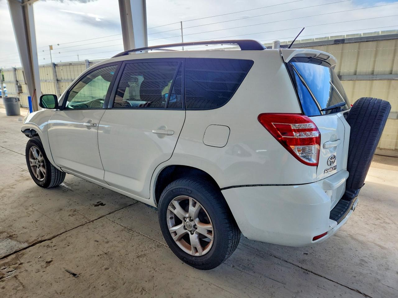 2012 Toyota Rav4 Base White vin: JTMZF4DV0C5043246