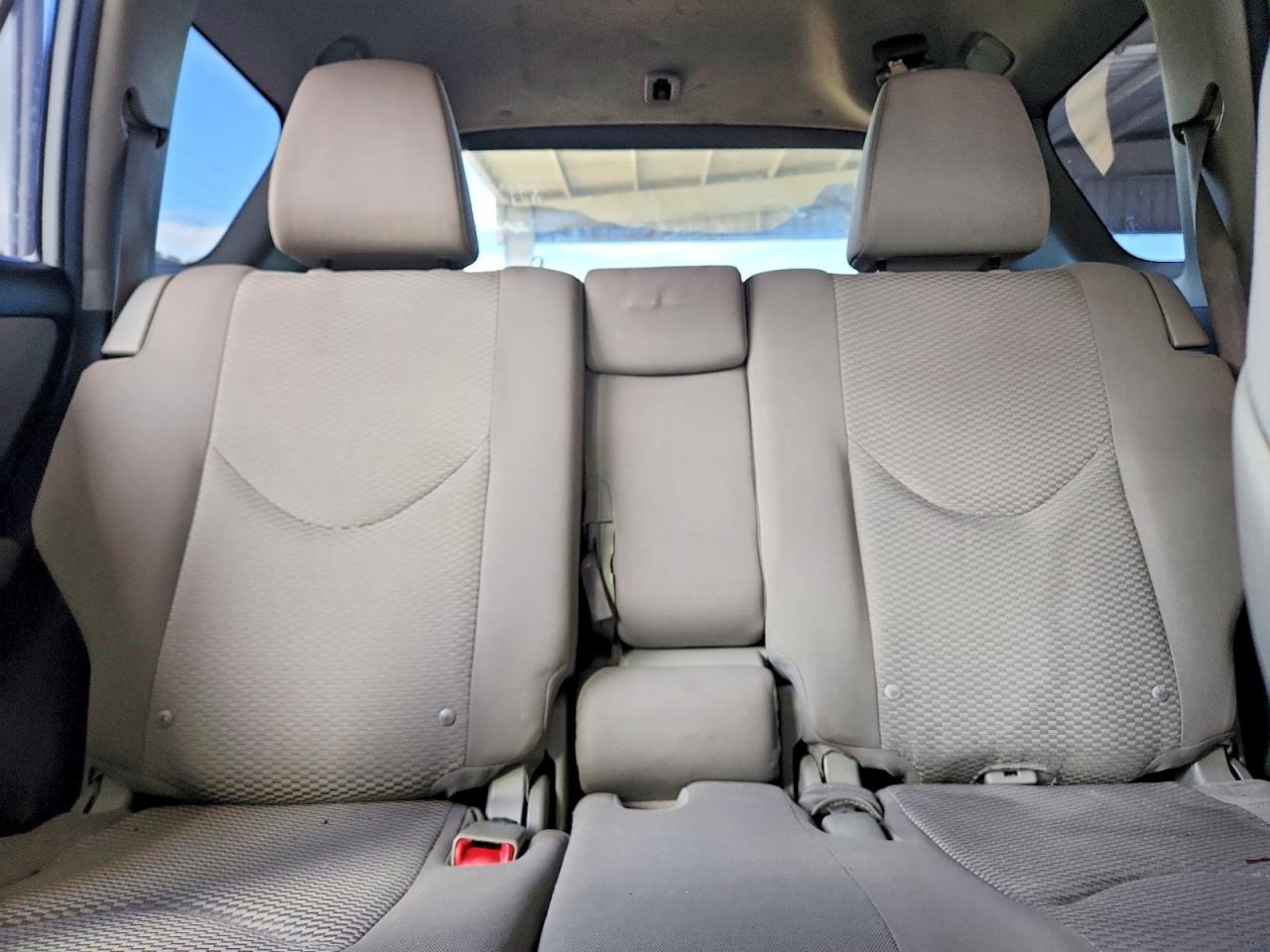 2012 Toyota Rav4 Base White vin: JTMZF4DV0C5043246