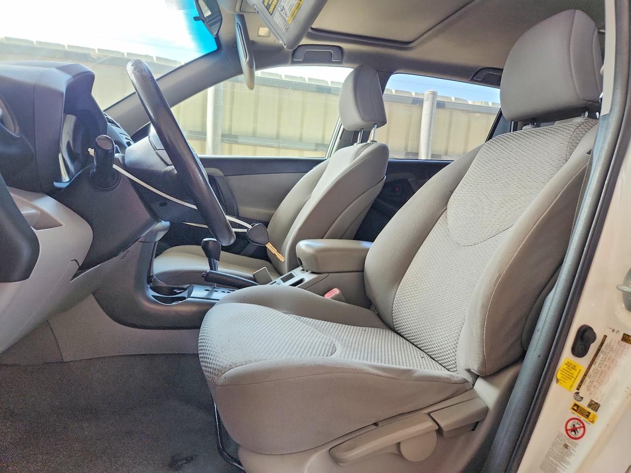 2012 Toyota Rav4 Base White vin: JTMZF4DV0C5043246