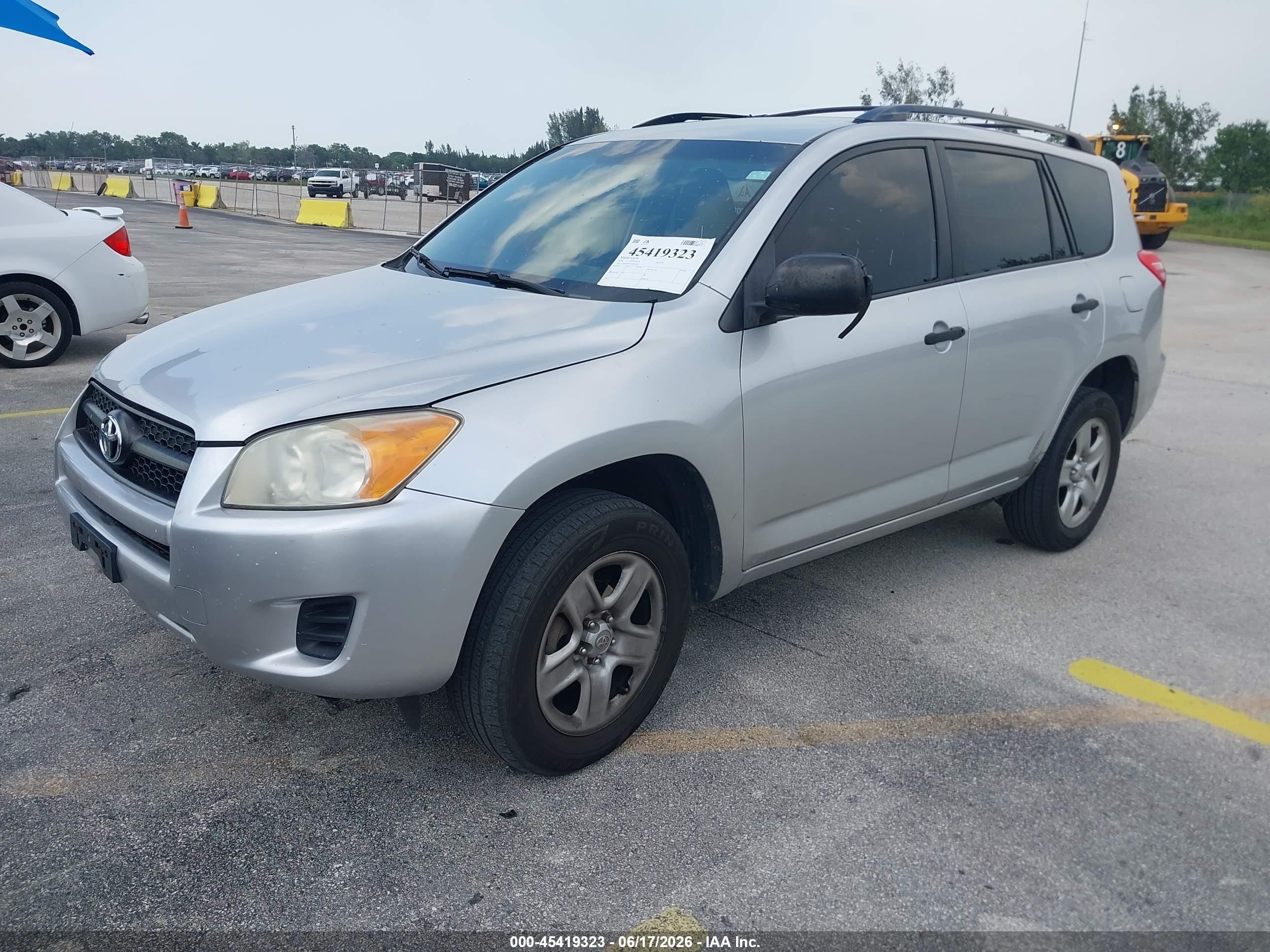 2010 Toyota Rav4   Silver vin: JTMZF4DV1A5017431