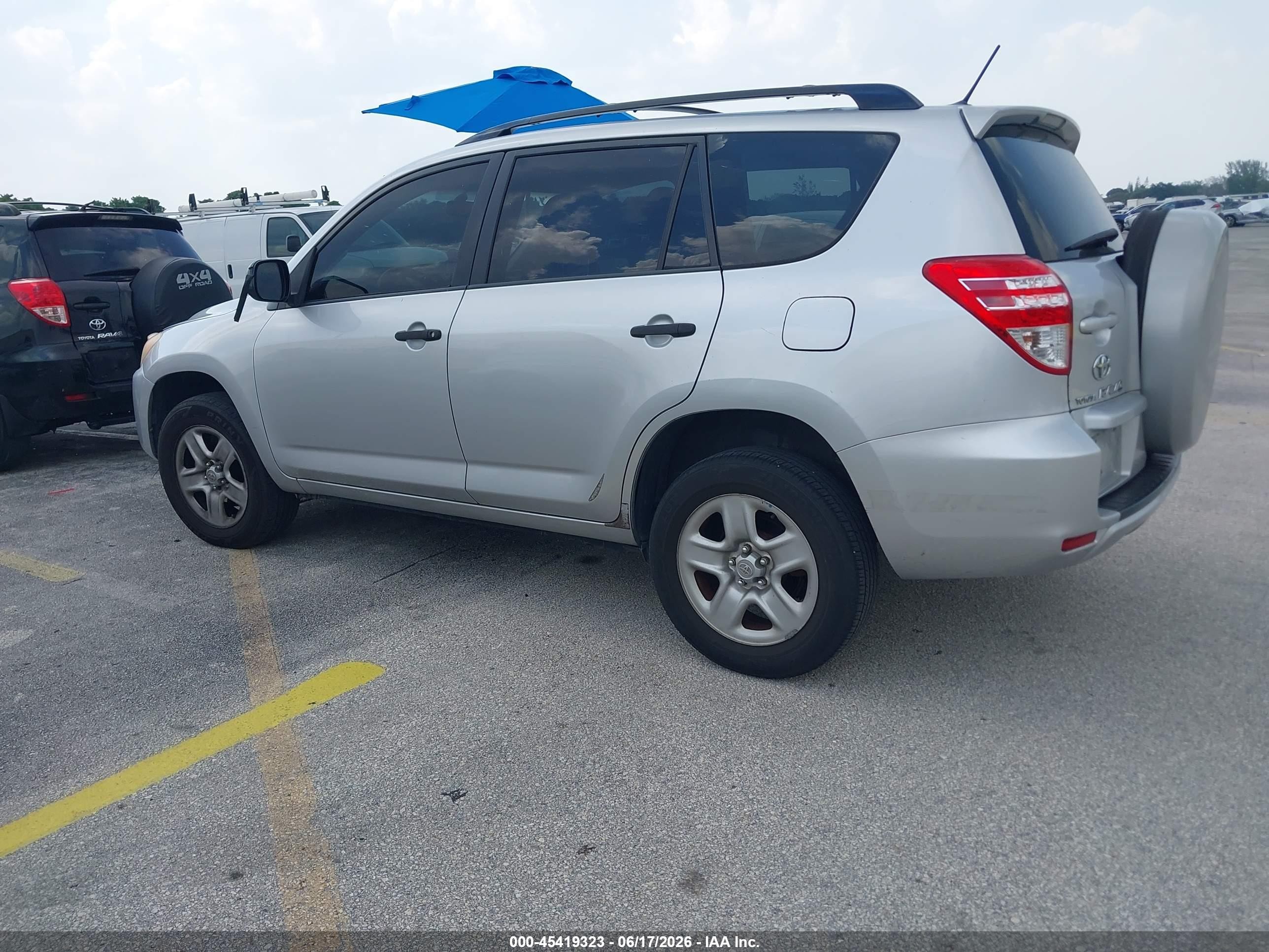 2010 Toyota Rav4   Silver vin: JTMZF4DV1A5017431
