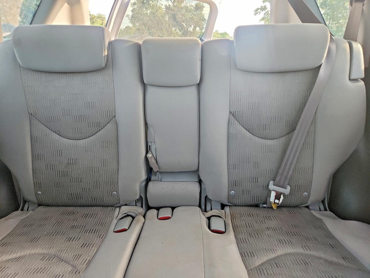 2010 Toyota Rav4 Base Silver vin: JTMZF4DV1AD026684