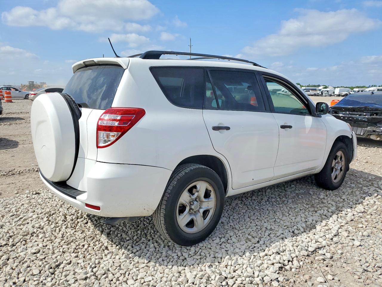 2011 Toyota Rav4 Base White vin: JTMZF4DV1B5034537