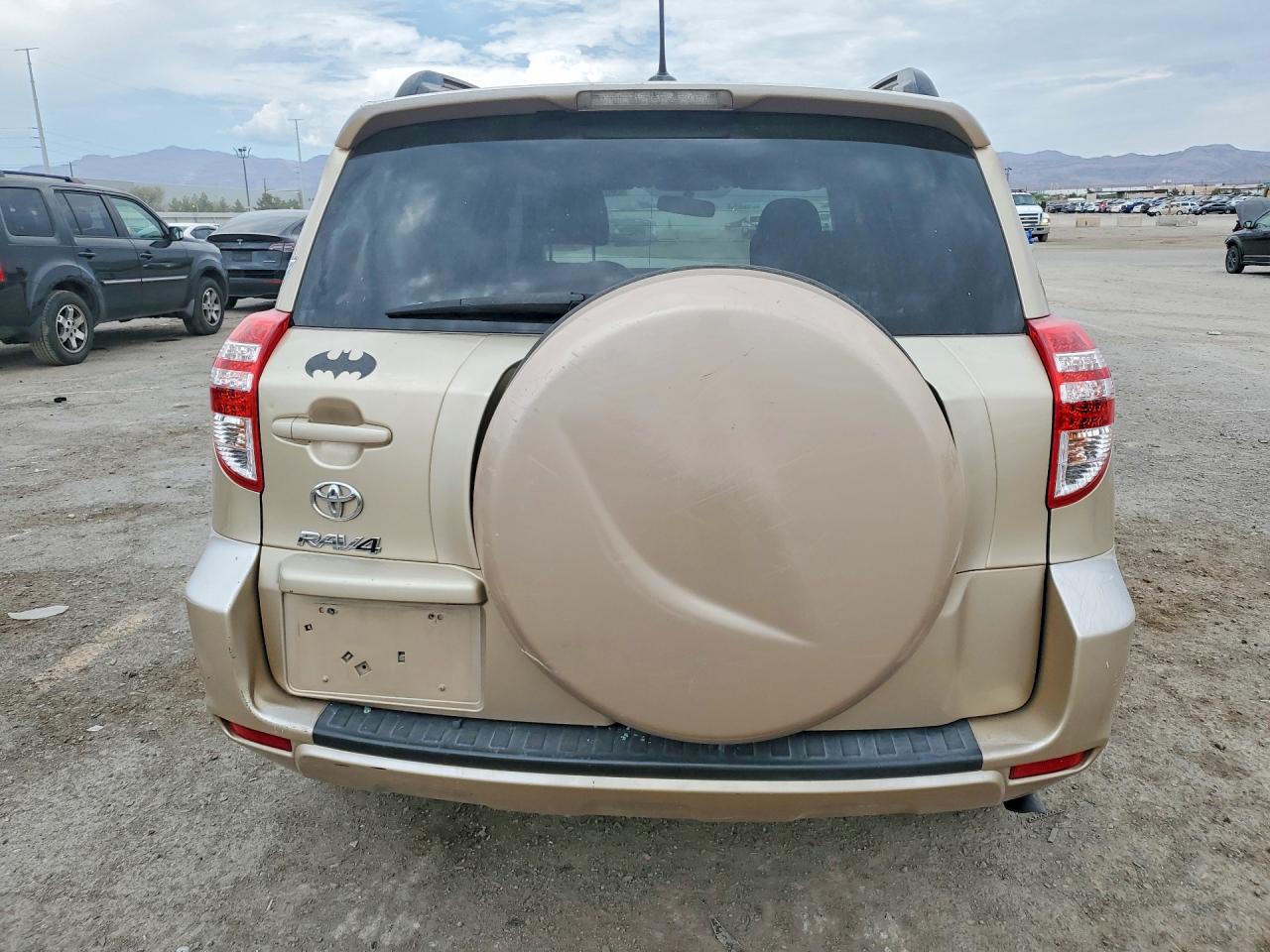 2011 Toyota Rav4 Base Gold vin: JTMZF4DV1B5035428
