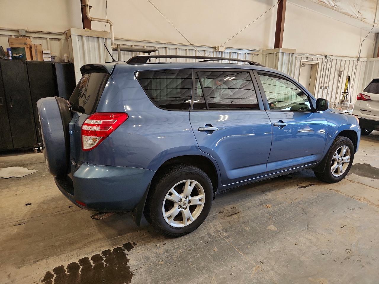 2011 Toyota Rav4 Base Blue vin: JTMZF4DV1B5037051