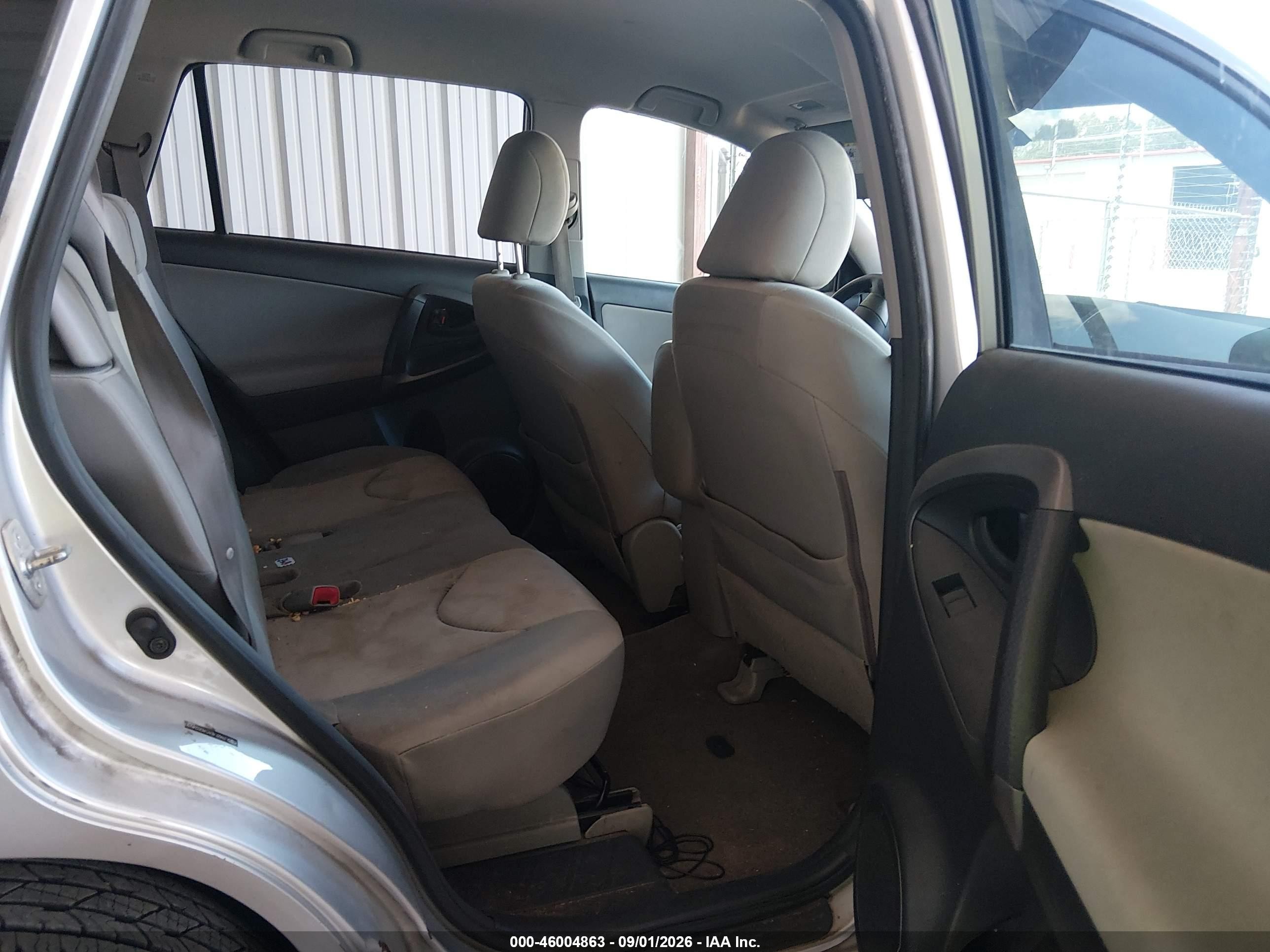 2010 Toyota Rav4   Silver vin: JTMZF4DV2AD024930