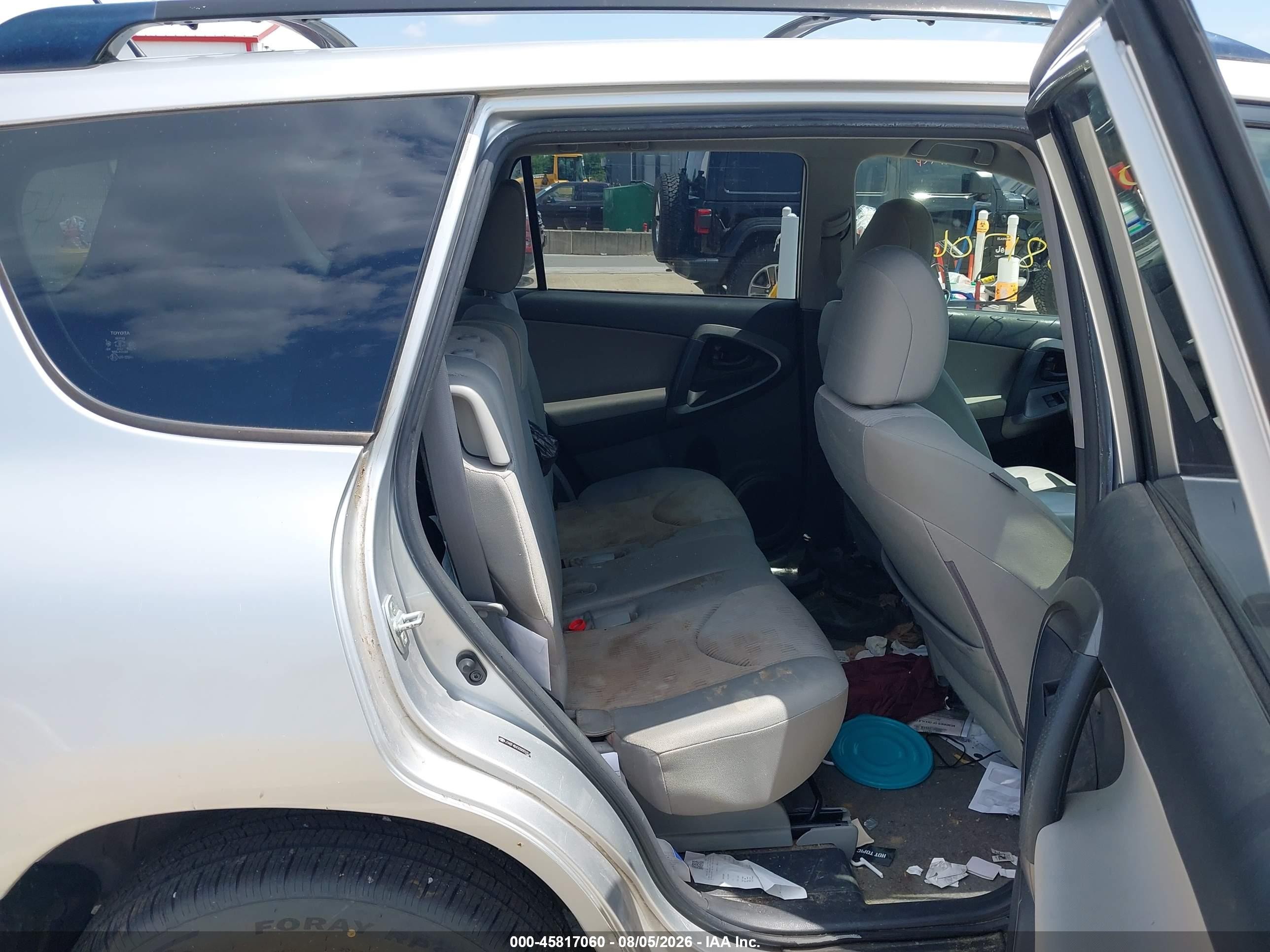 2012 Toyota Rav4   Silver vin: JTMZF4DV2CD031914
