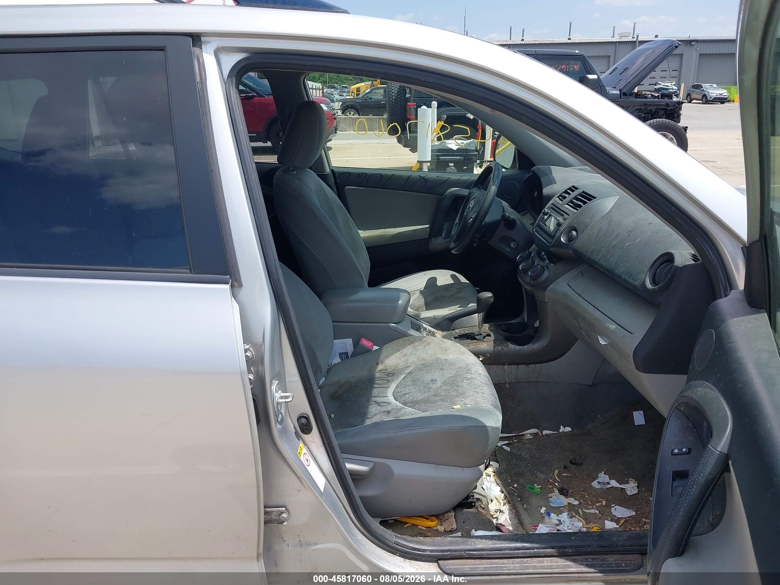2012 Toyota Rav4   Silver vin: JTMZF4DV2CD031914
