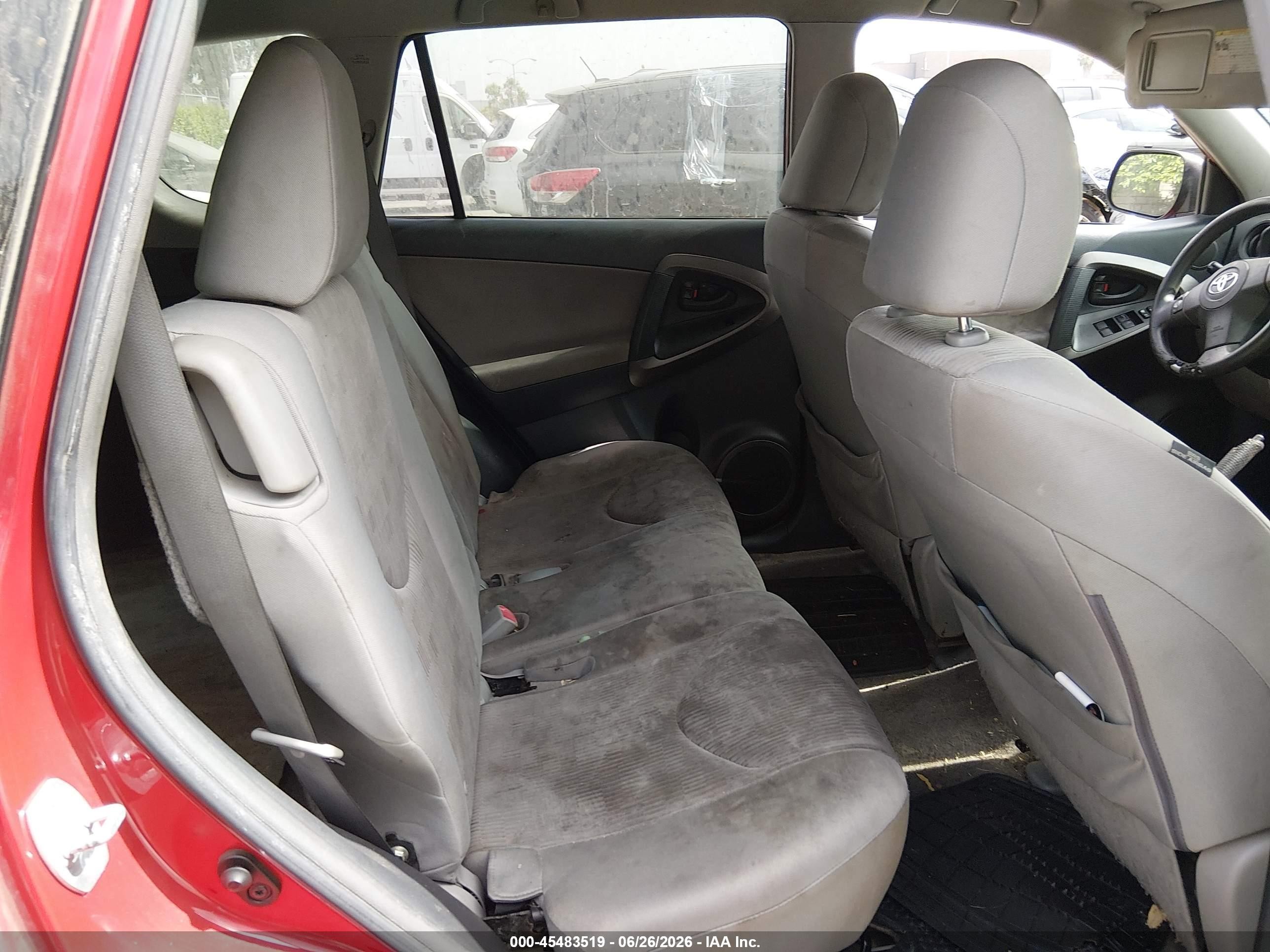 2012 Toyota Rav4   Red vin: JTMZF4DV4CD032157