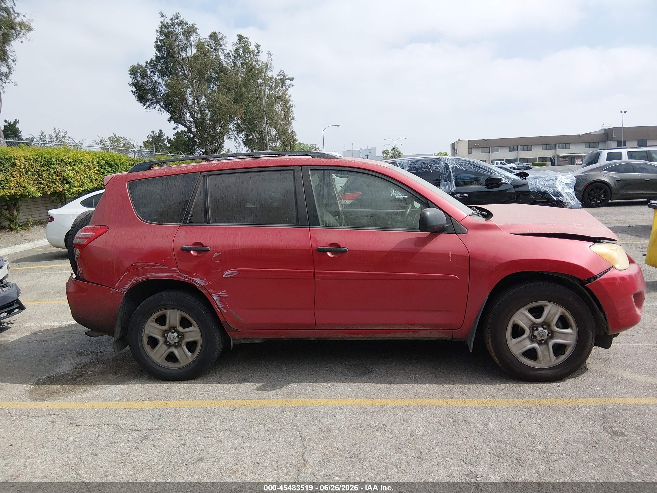2012 Toyota Rav4   Red vin: JTMZF4DV4CD032157