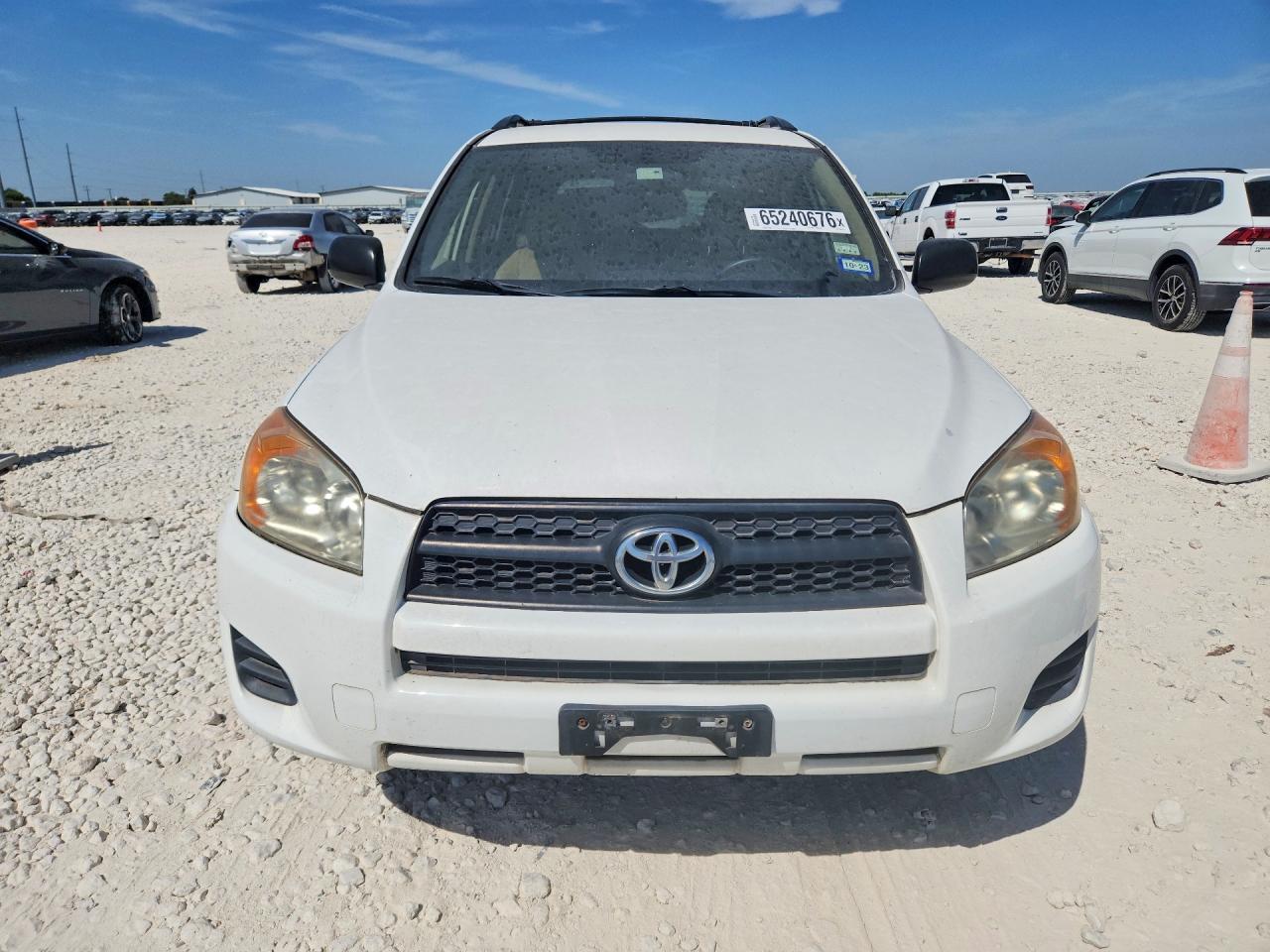 2010 Toyota Rav4 Base White vin: JTMZF4DV5AD026185
