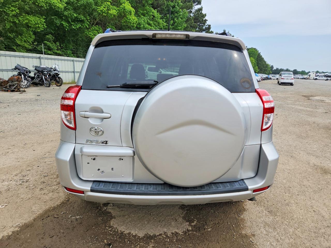 2011 Toyota Rav4 Base Silver vin: JTMZF4DV5BD030948