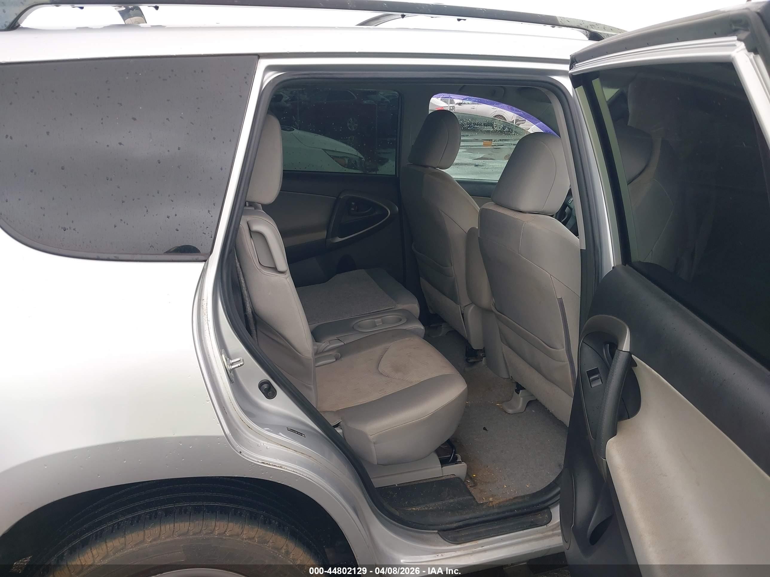 2012 Toyota Rav4   Silver vin: JTMZF4DV5CD033088