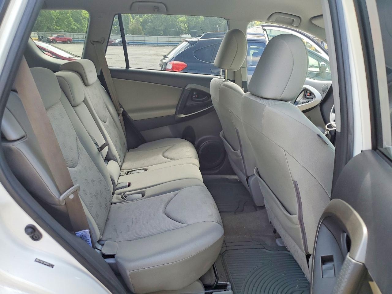 2010 Toyota Rav4 Base White vin: JTMZF4DV6A5019711