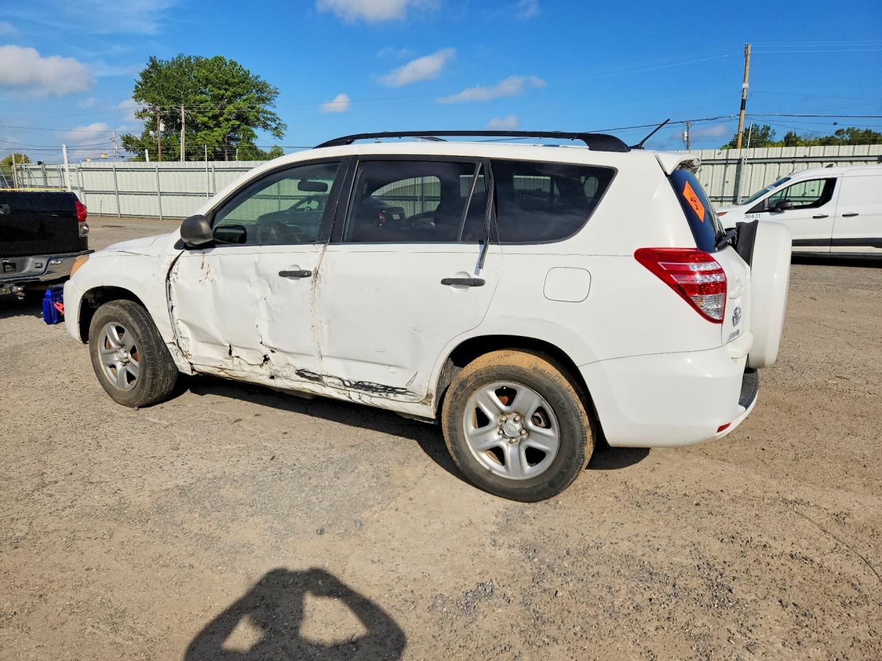 2010 Toyota Rav4 Base White vin: JTMZF4DV6AD017124
