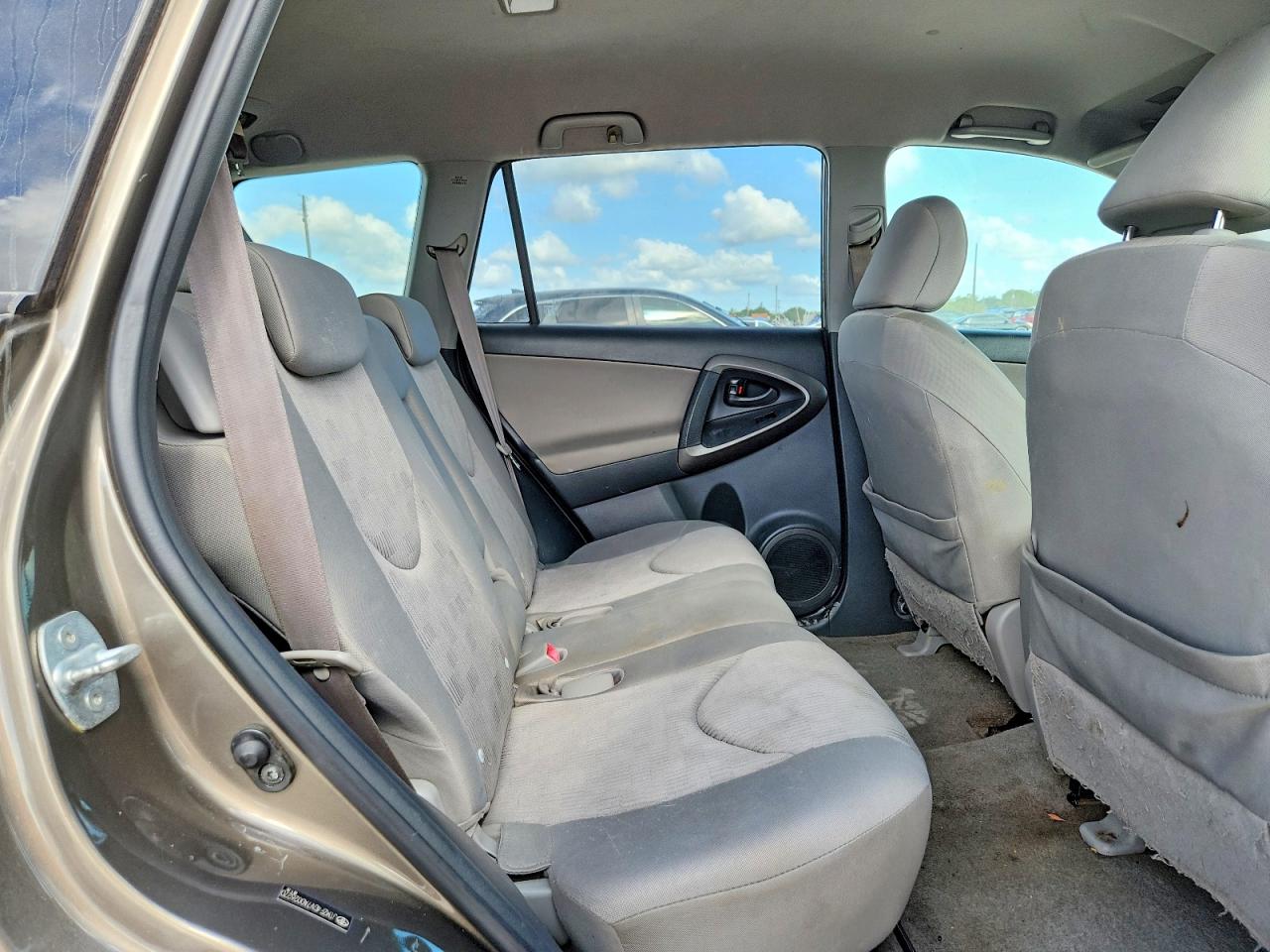 2010 Toyota Rav4 Base Tan vin: JTMZF4DV7AD026270