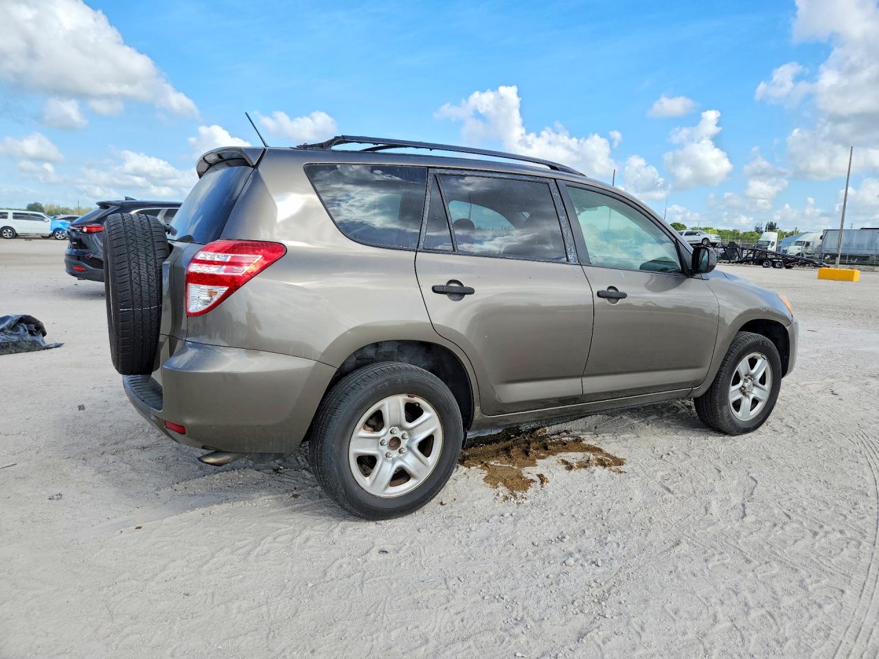 2010 Toyota Rav4 Base Tan vin: JTMZF4DV7AD026270