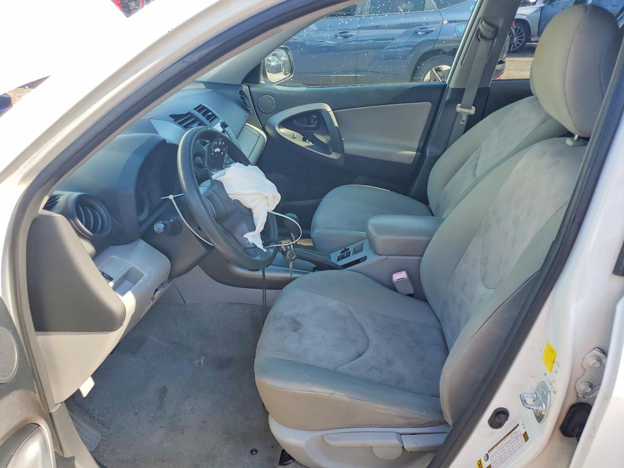 2011 Toyota Rav4 Base White vin: JTMZF4DV7BD029977