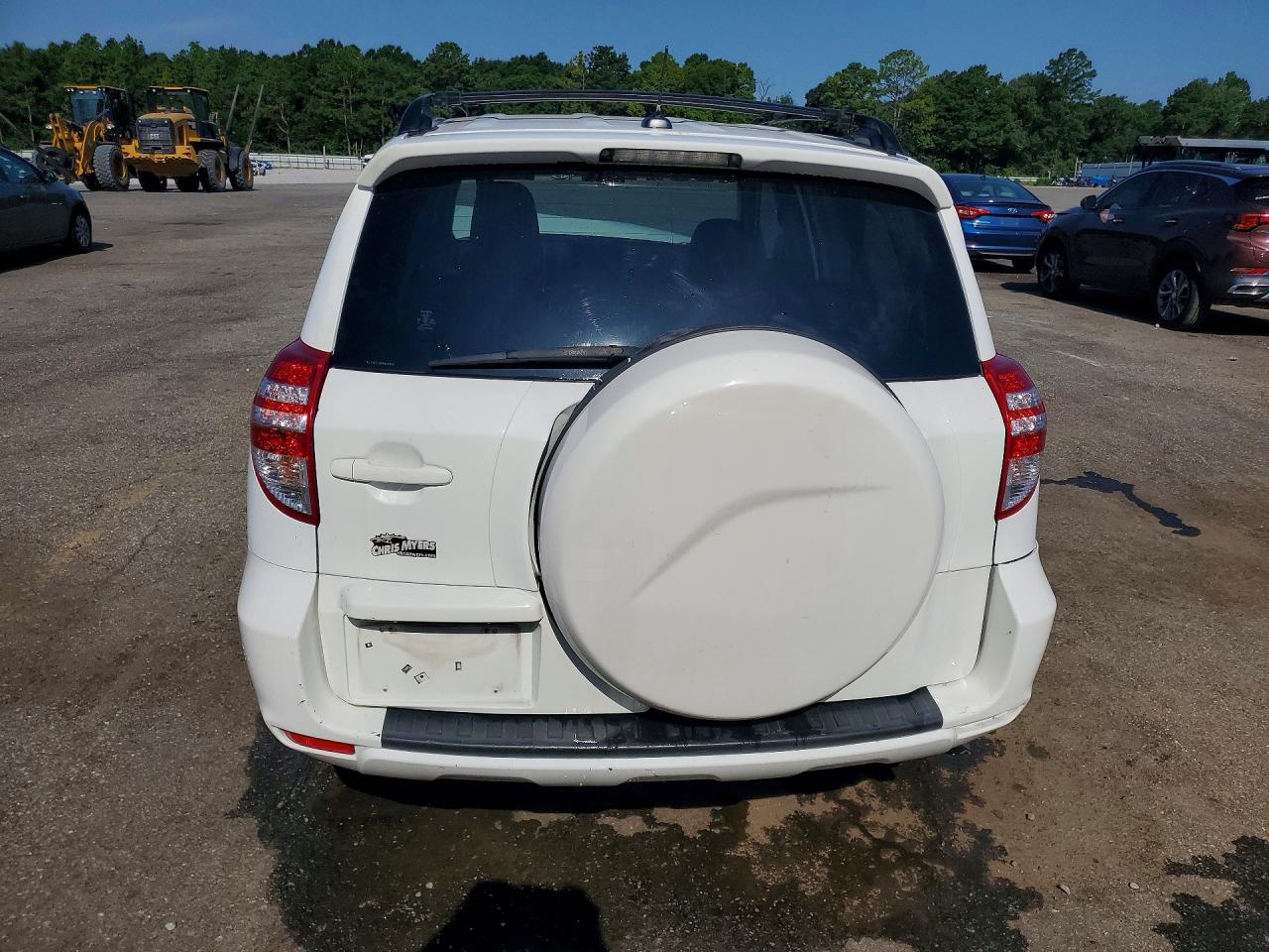 2011 Toyota Rav4 Base White vin: JTMZF4DV7BD029977