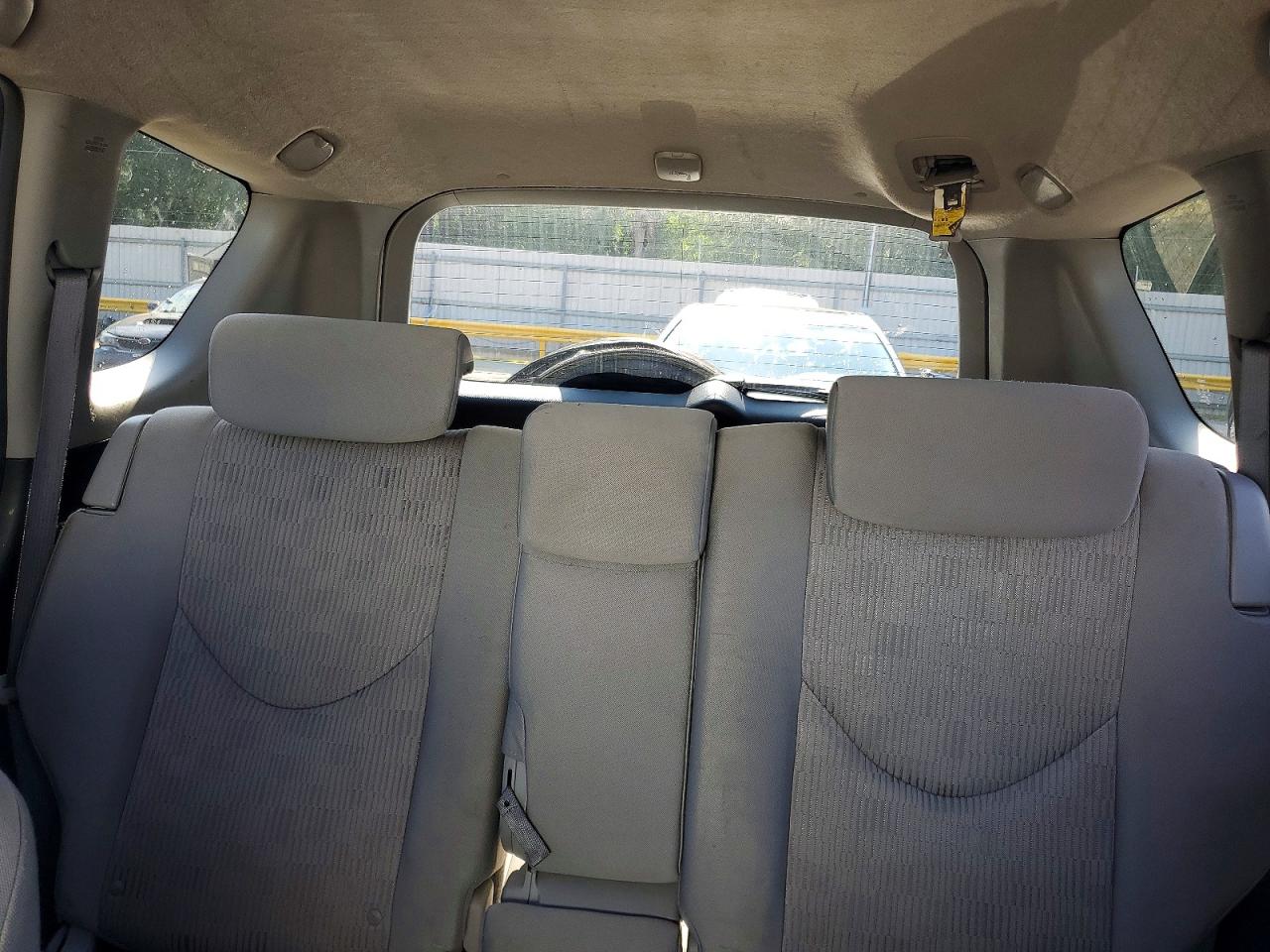 2011 Toyota Rav4 Base White vin: JTMZF4DV7BD029977