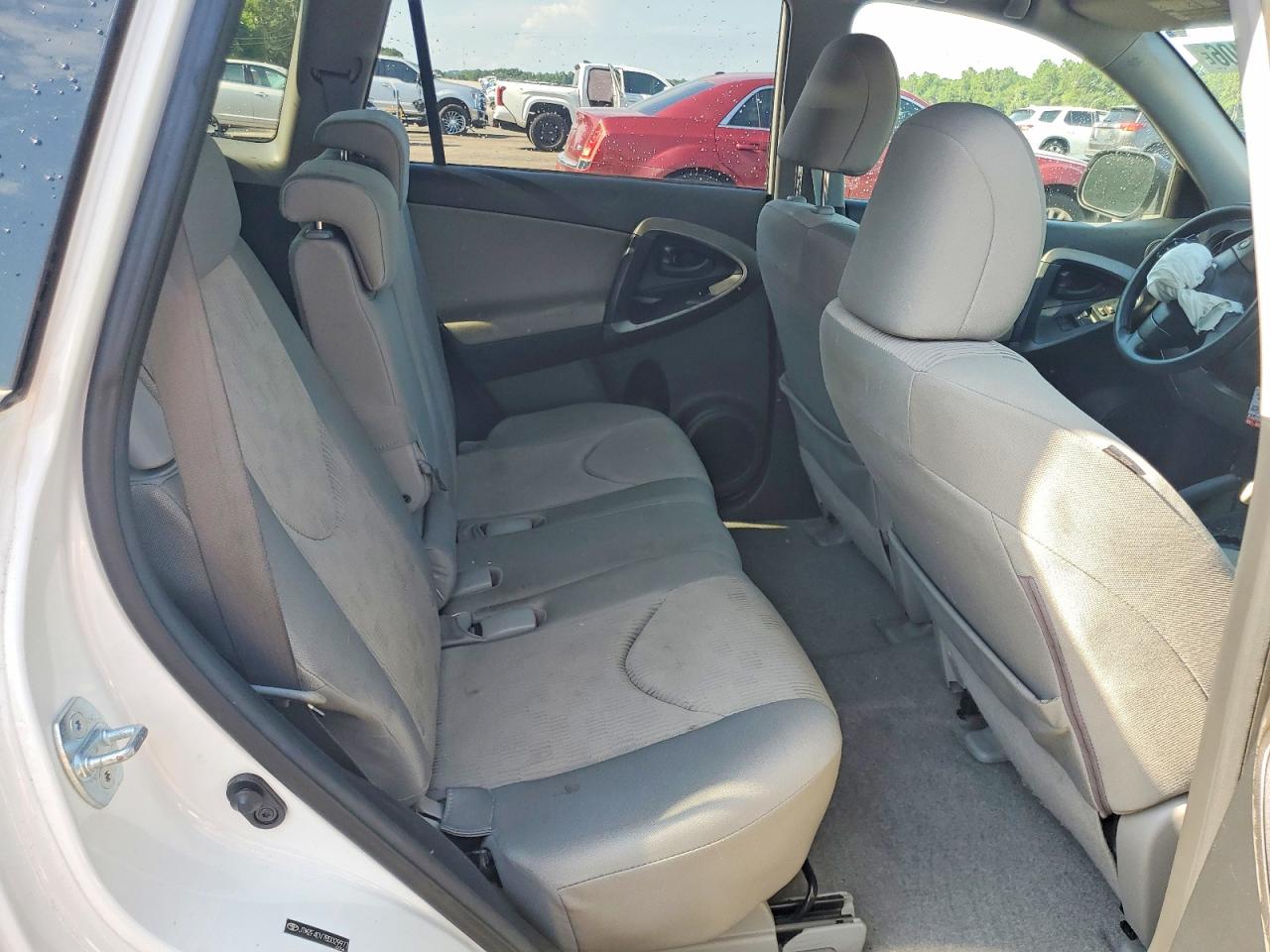 2011 Toyota Rav4 Base White vin: JTMZF4DV7BD029977