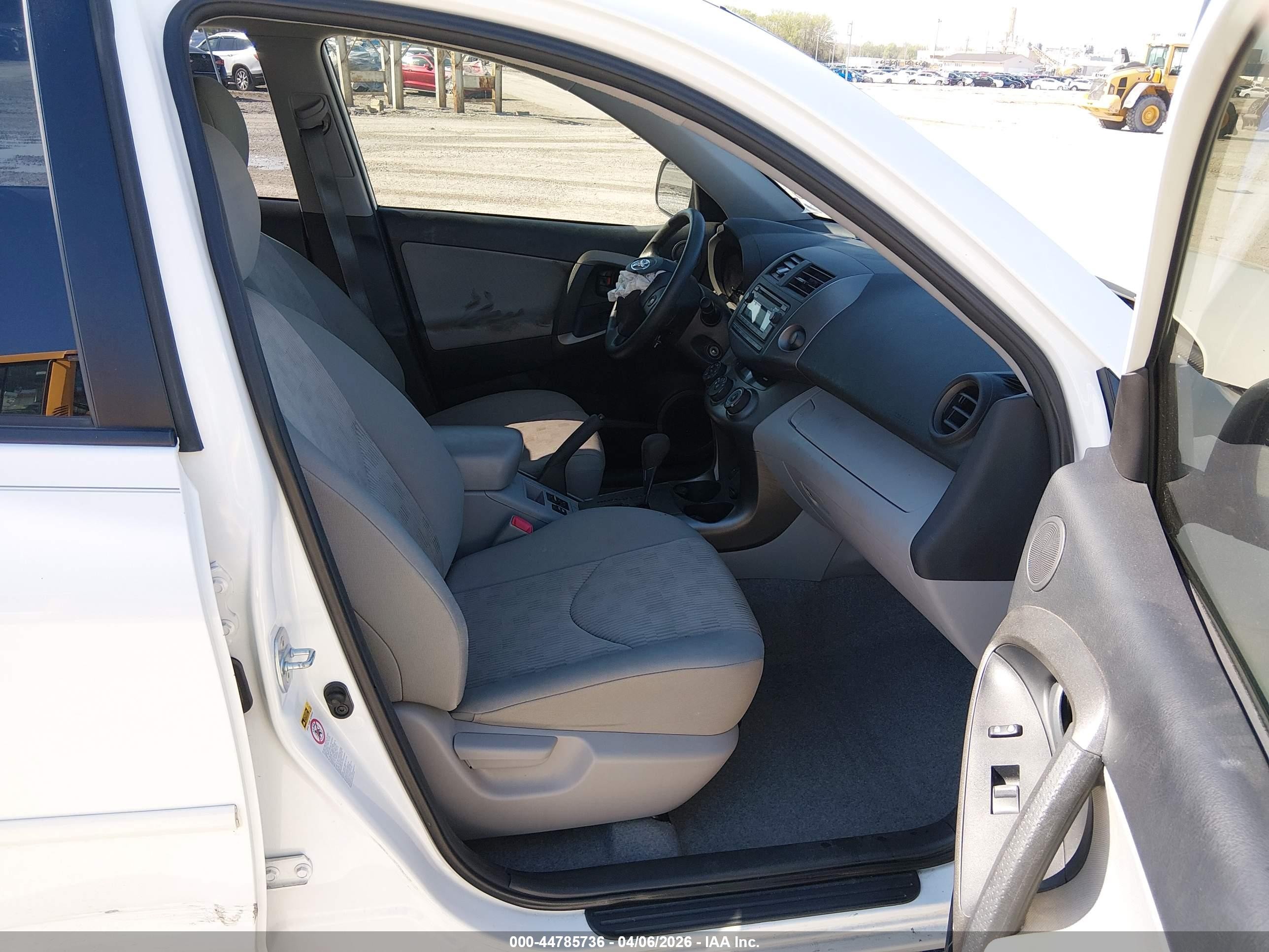 2012 Toyota Rav4   White vin: JTMZF4DV7C5044779