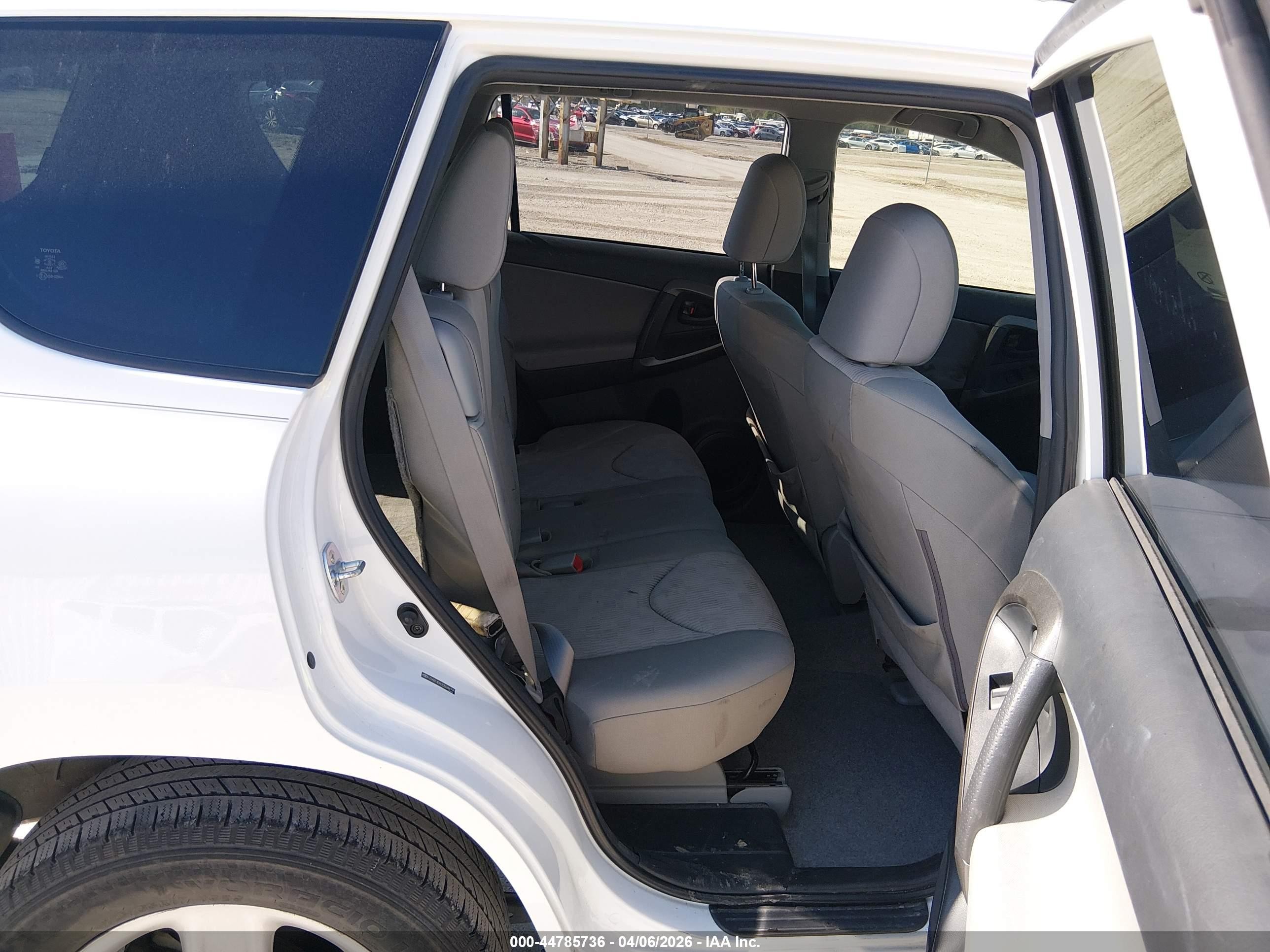 2012 Toyota Rav4   White vin: JTMZF4DV7C5044779