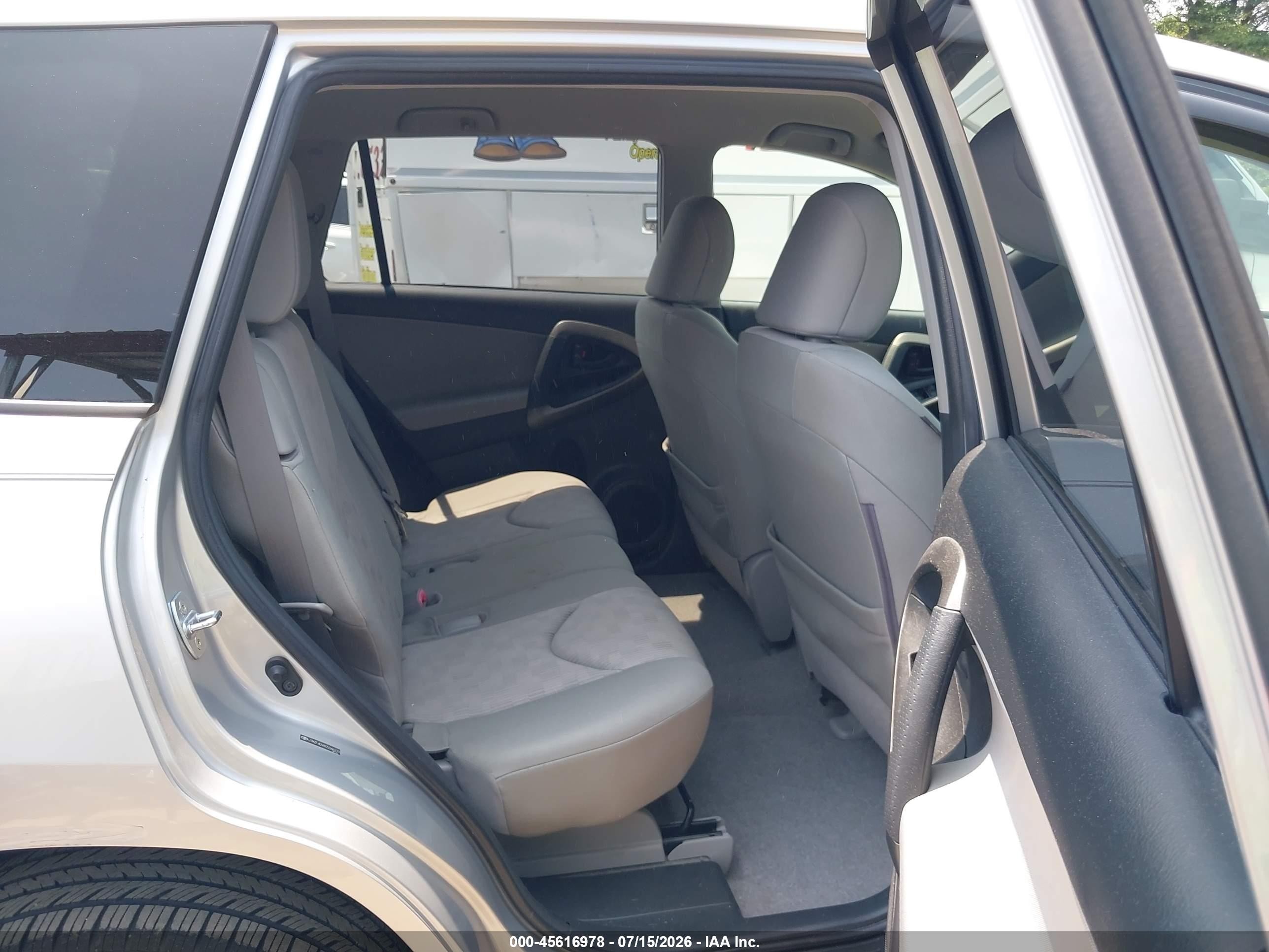 2012 Toyota Rav4   Silver vin: JTMZF4DV8C5046279
