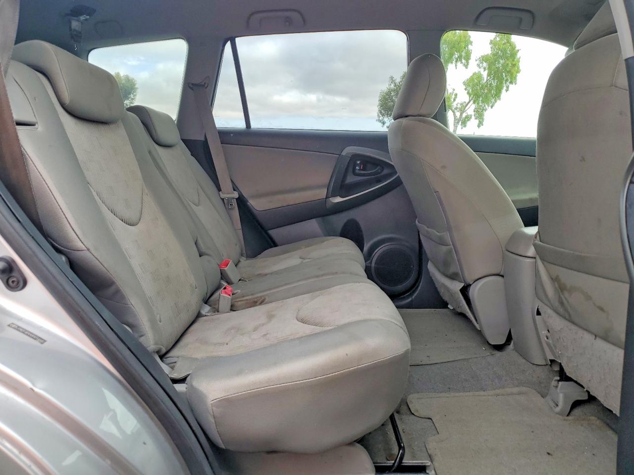 2010 Toyota Rav4 Base Silver vin: JTMZF4DVXA5016682