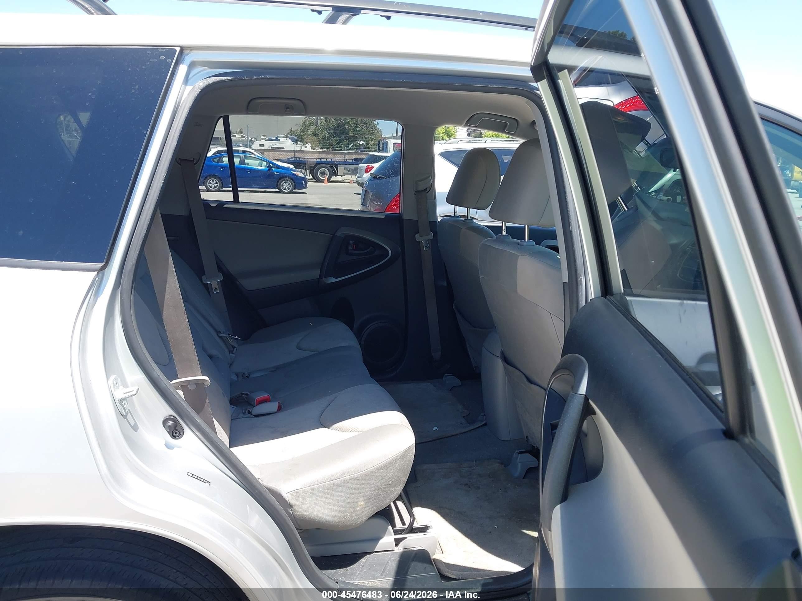 2010 Toyota Rav4   Silver vin: JTMZF4DVXAD018714